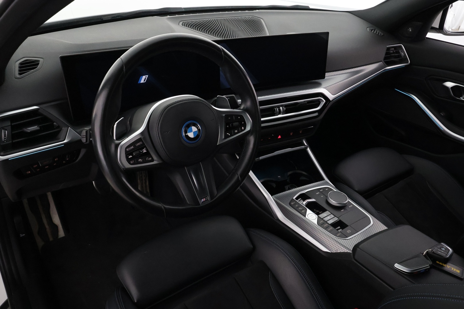 BMW 330 2023