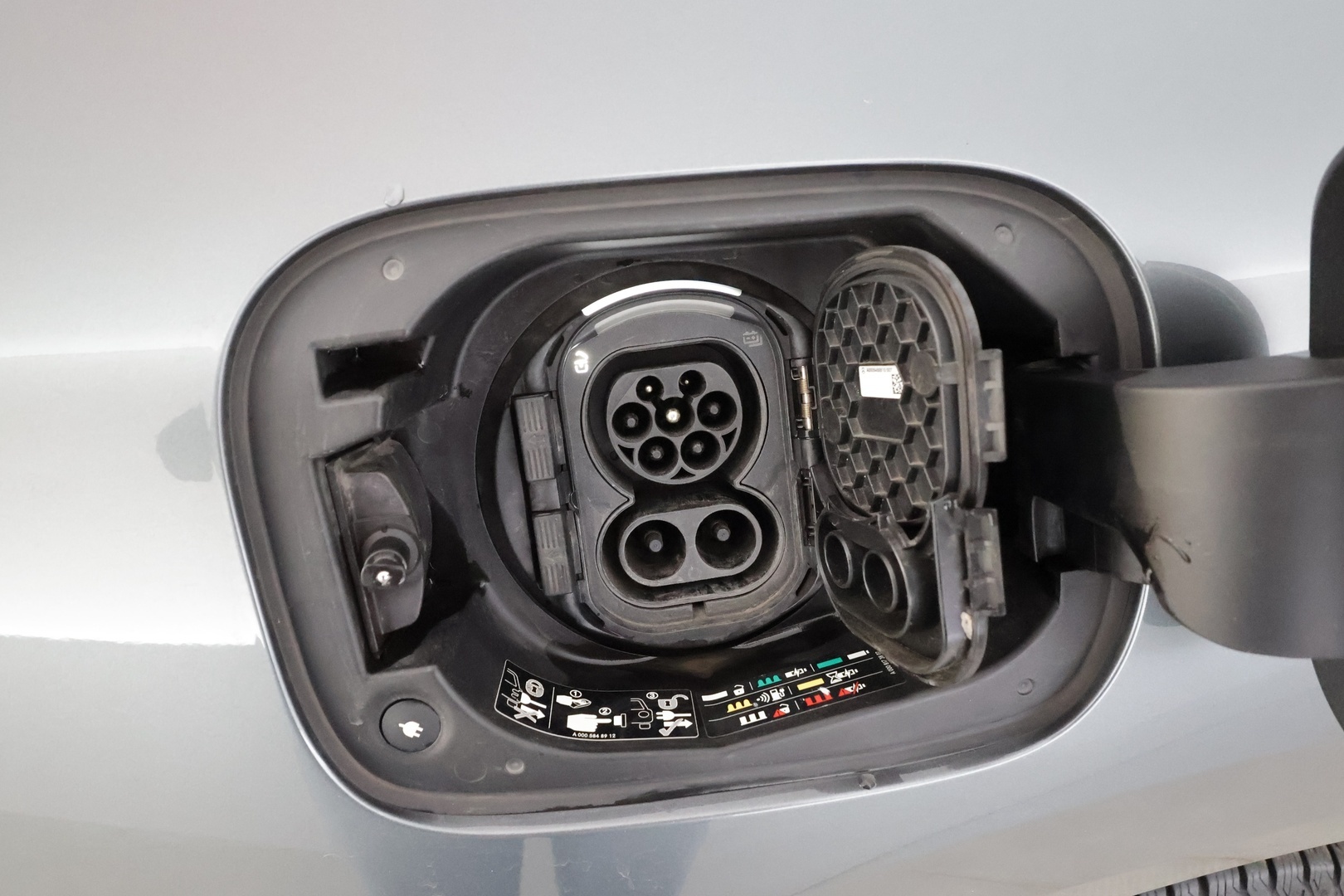 MERCEDES-BENZ EQC 2022