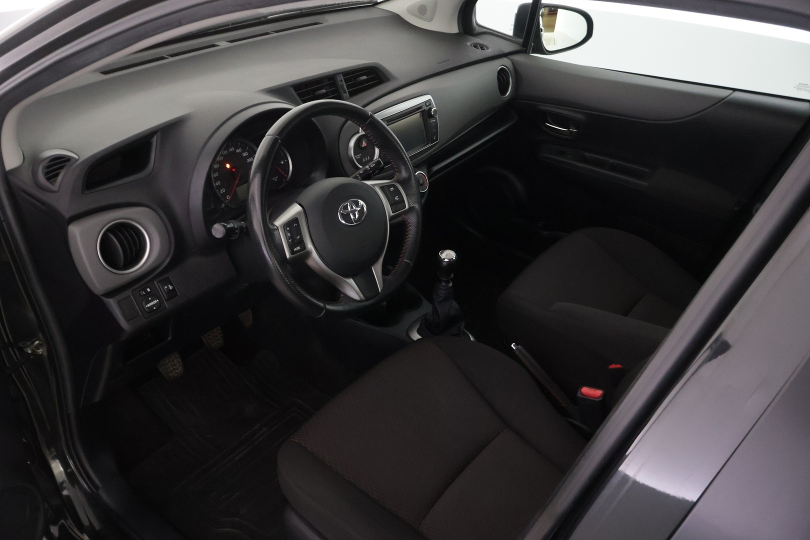TOYOTA Yaris 2013