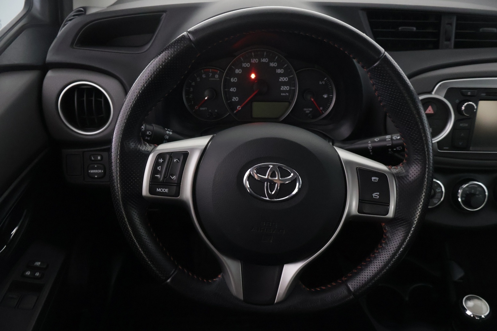 TOYOTA Yaris 2013
