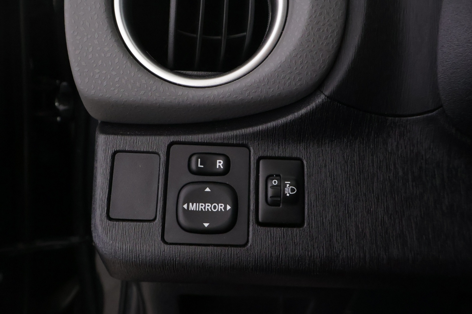 TOYOTA Yaris 2013