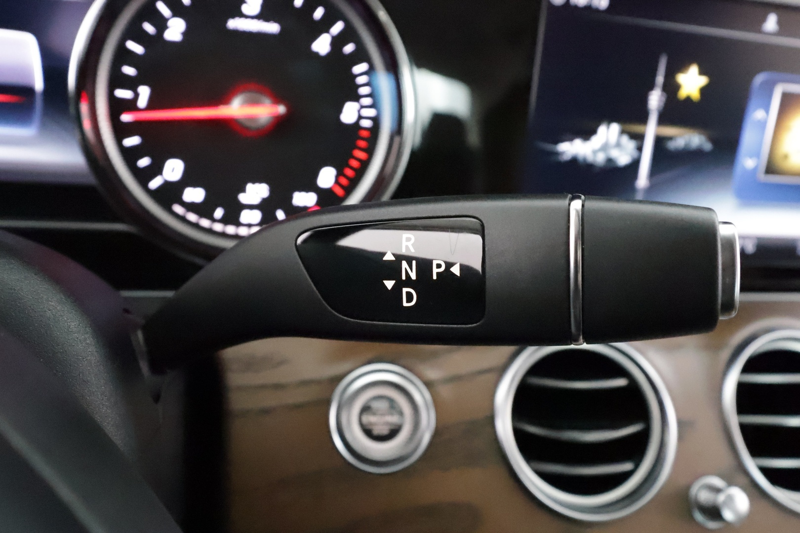 MERCEDES-BENZ E 2018
