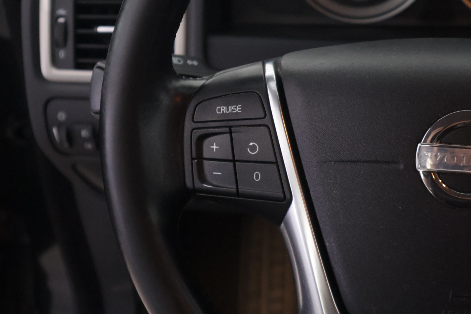 VOLVO V70 2012