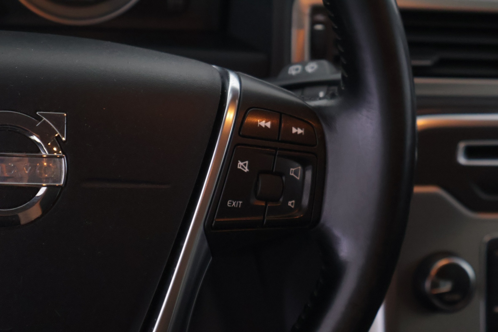 VOLVO V70 2012