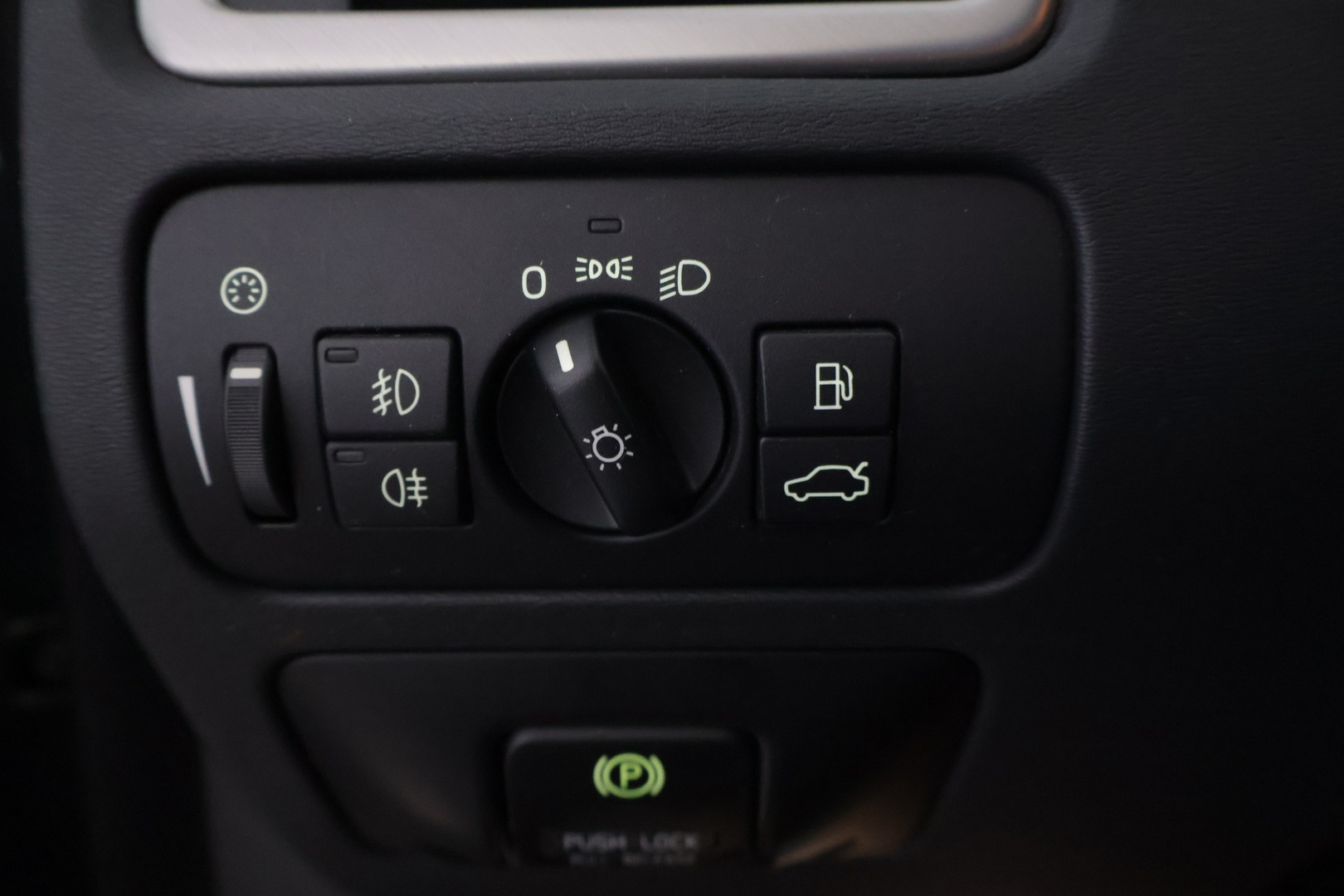 VOLVO V70 2012