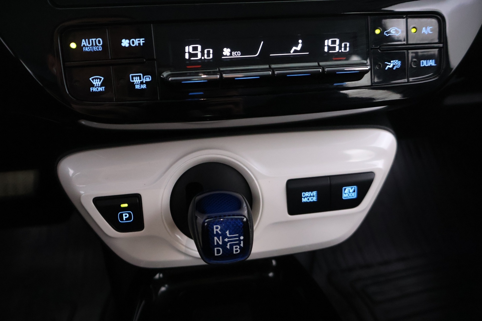 TOYOTA Prius 2018