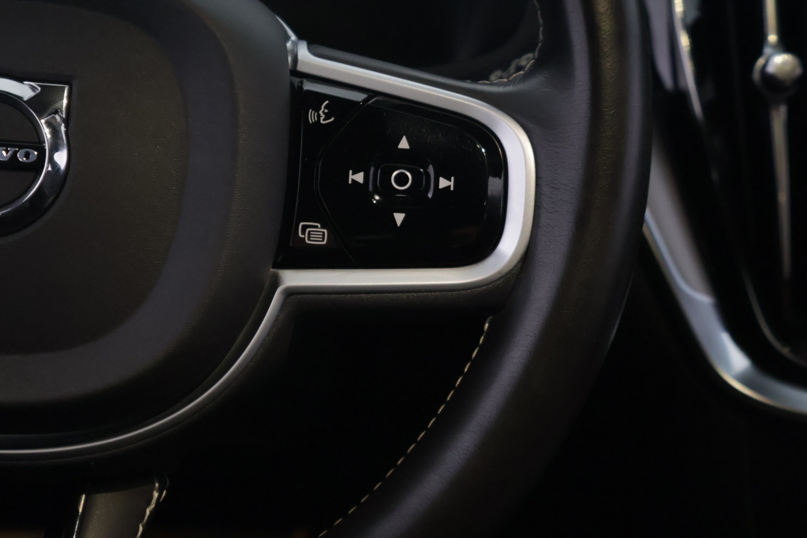 VOLVO V60 2021