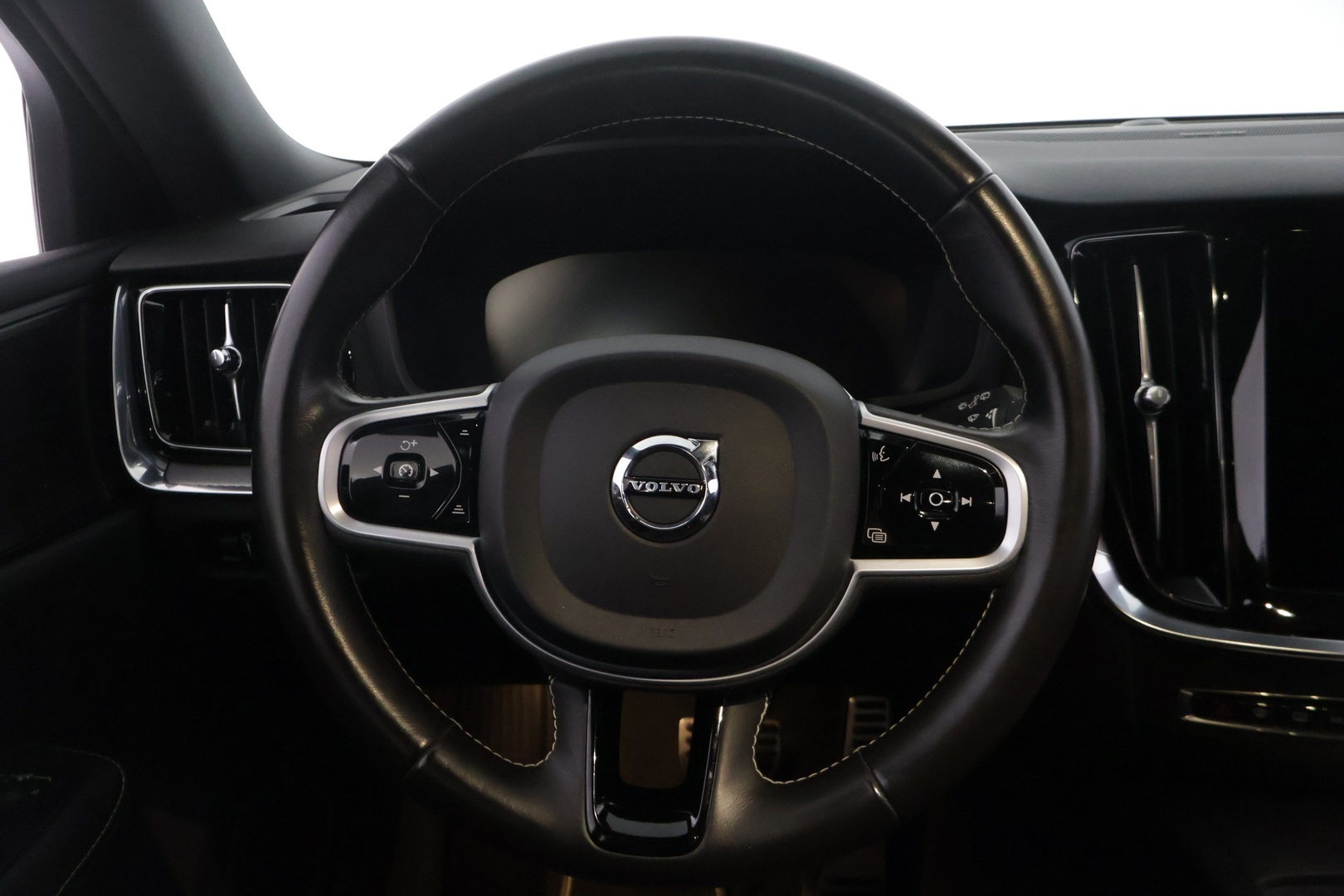 VOLVO V60 2021