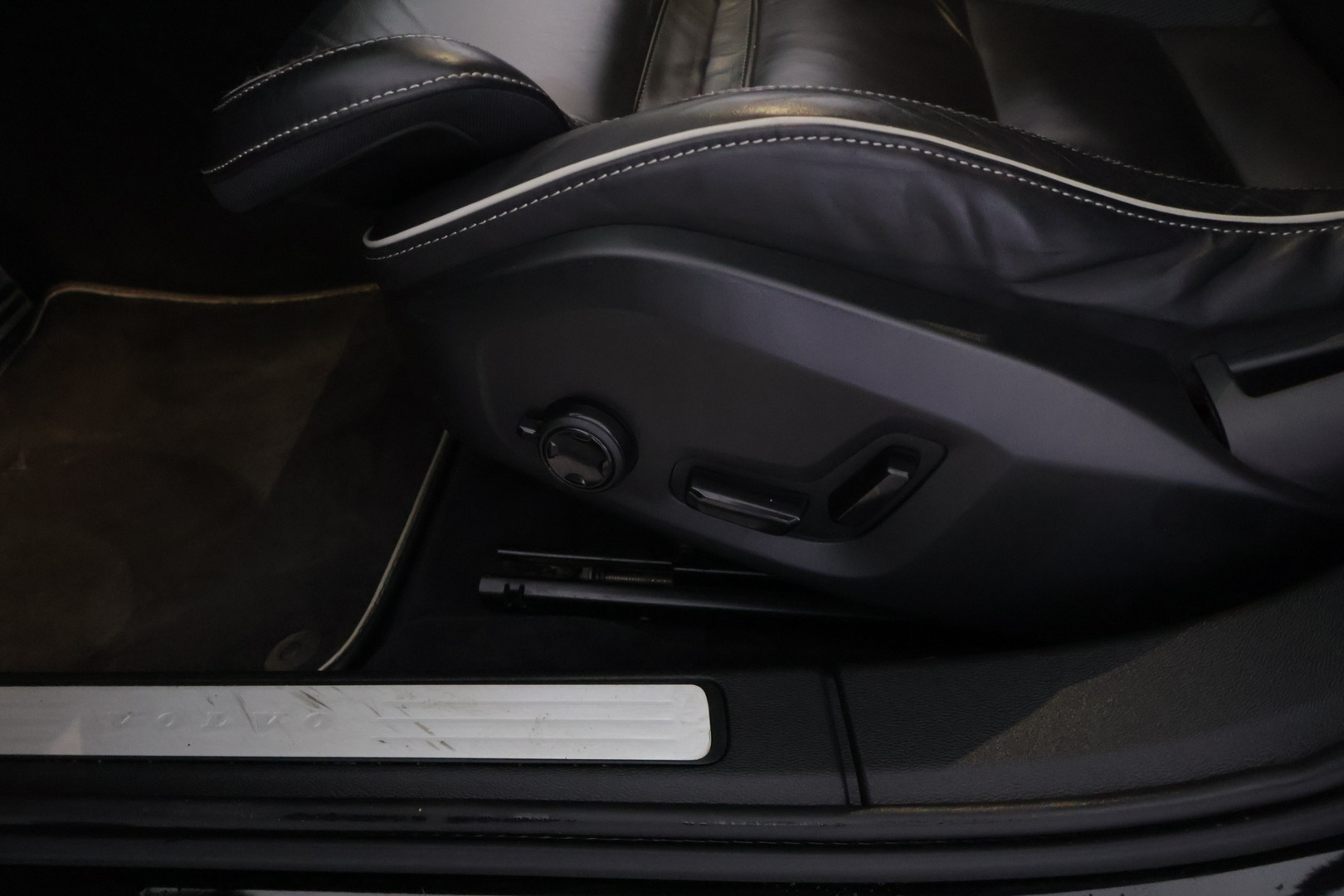 VOLVO V60 2021