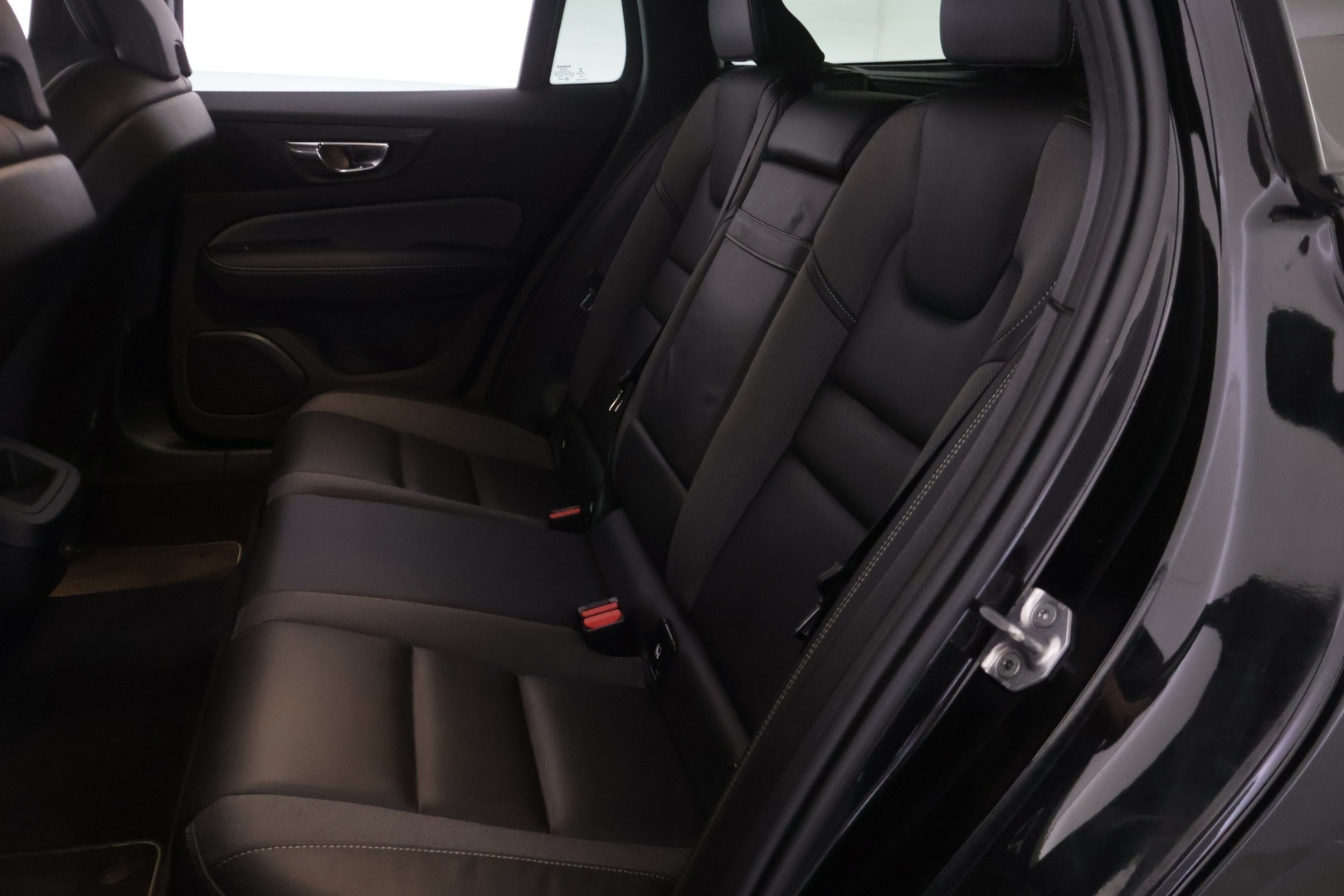 VOLVO V60 2021