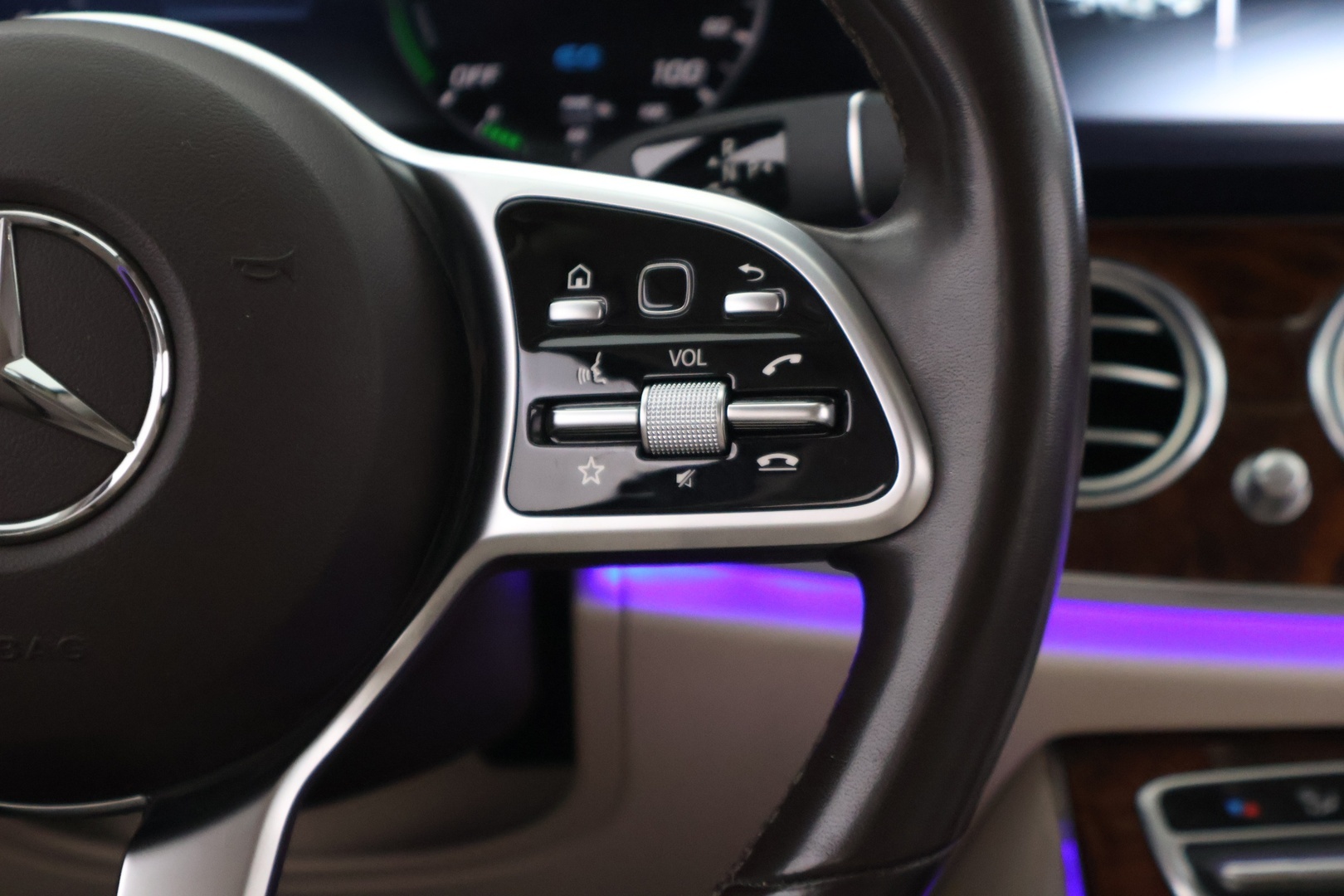 MERCEDES-BENZ E 2019