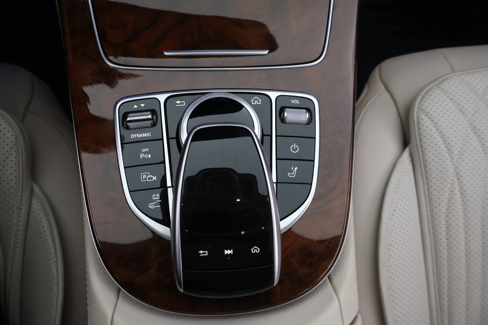 MERCEDES-BENZ E 2019