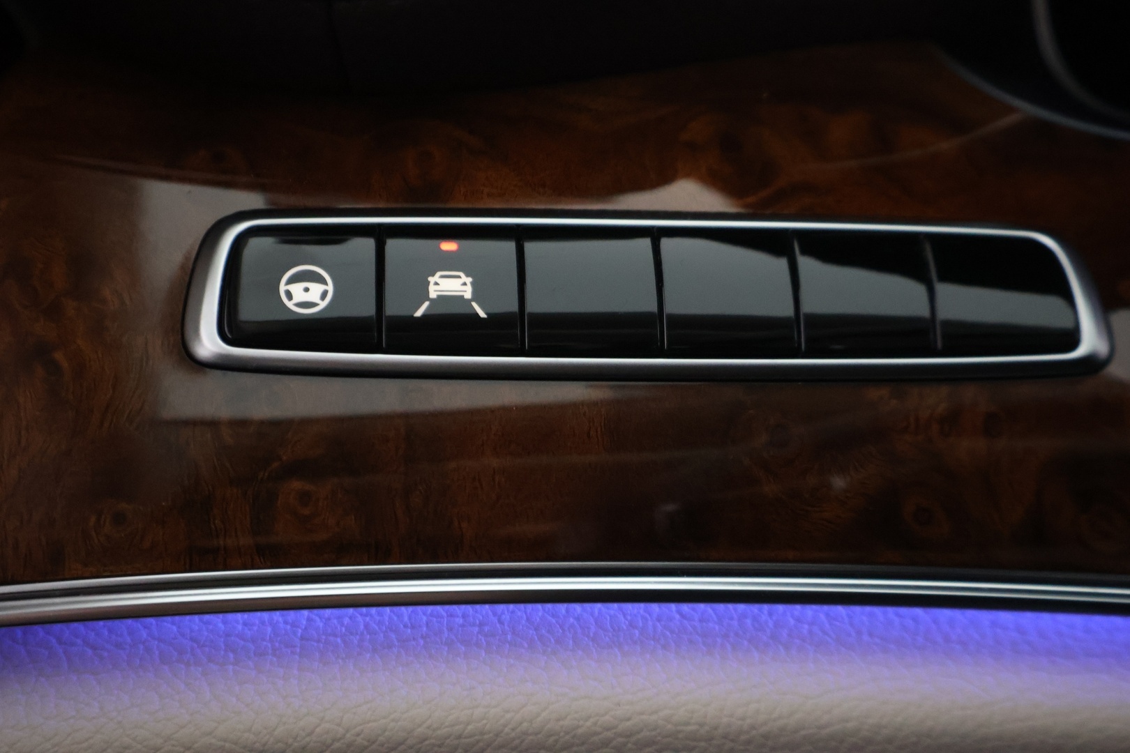 MERCEDES-BENZ E 2019