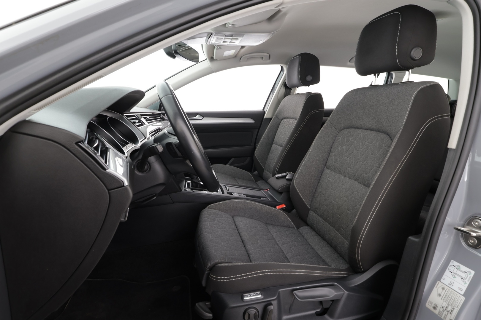 VOLKSWAGEN Passat 2023