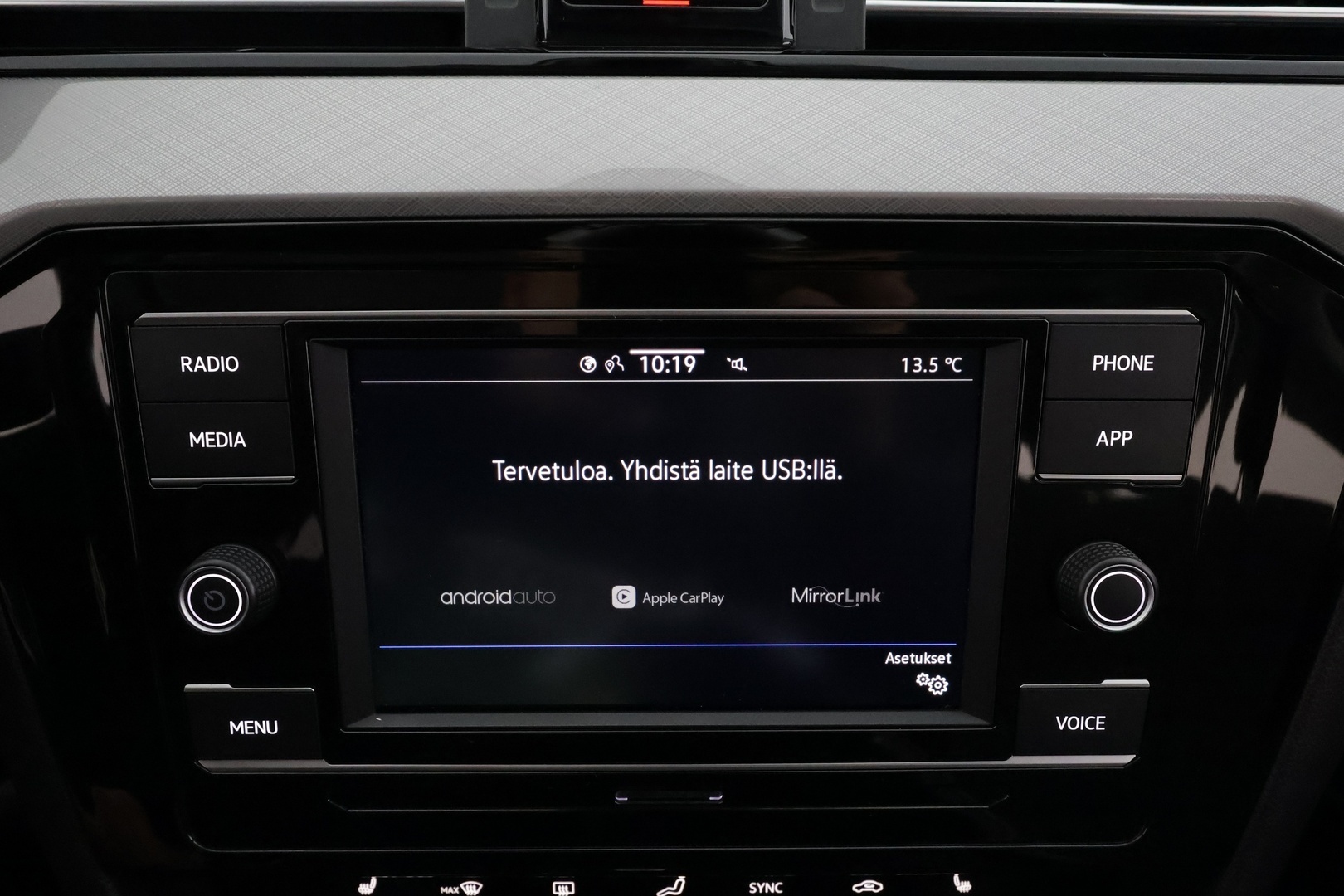 VOLKSWAGEN Passat 2023