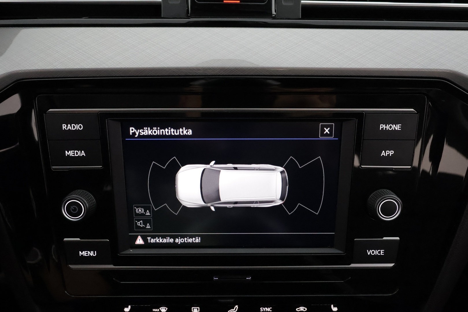 VOLKSWAGEN Passat 2023