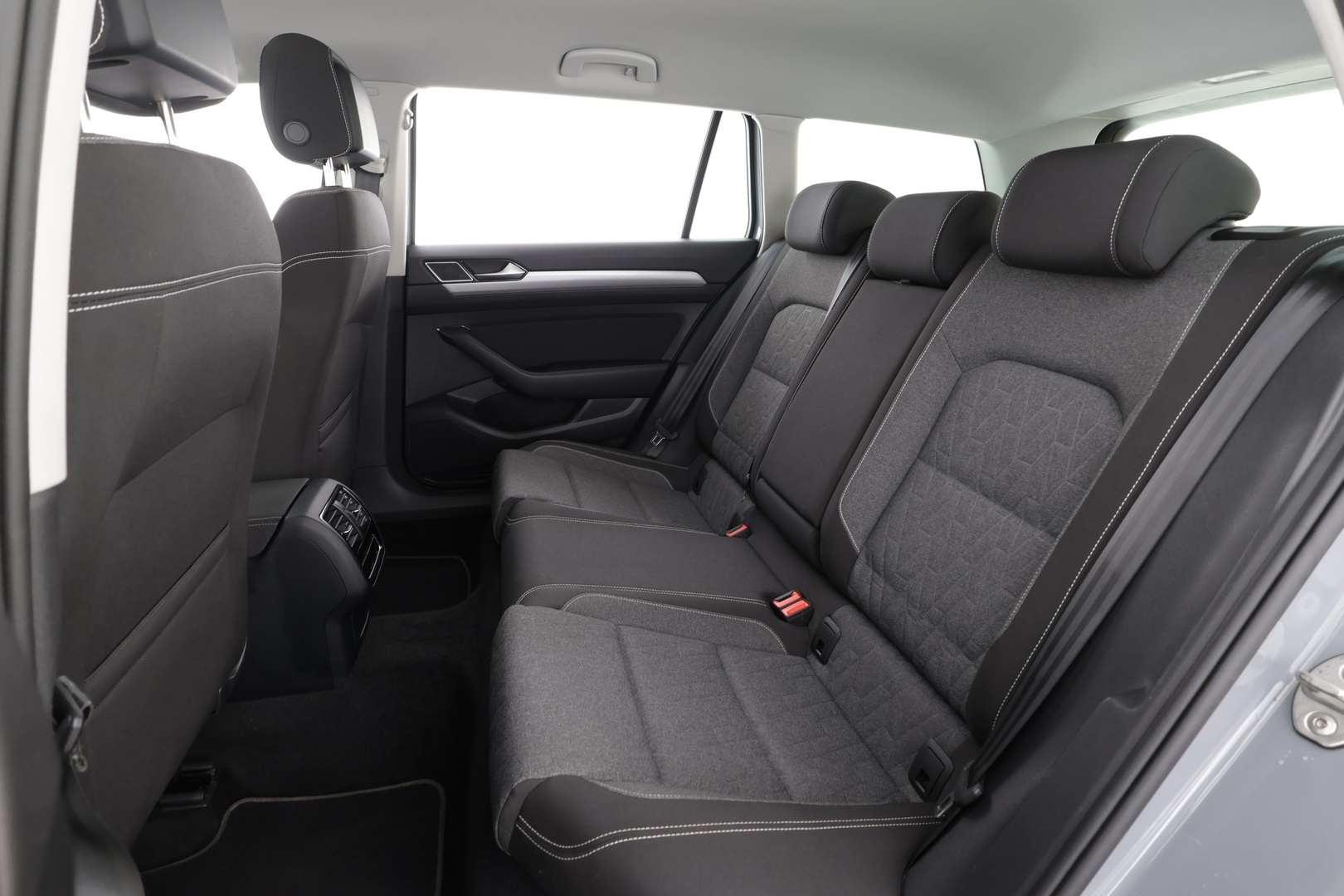 VOLKSWAGEN Passat 2023