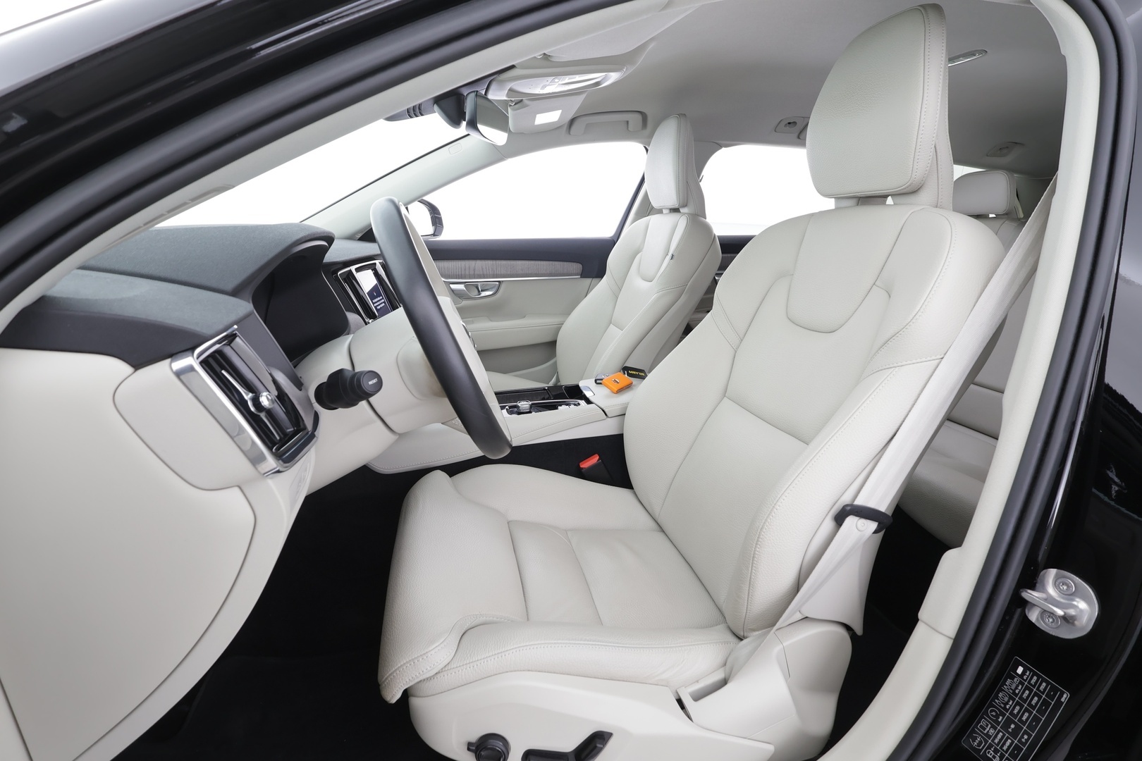 VOLVO V90 2023
