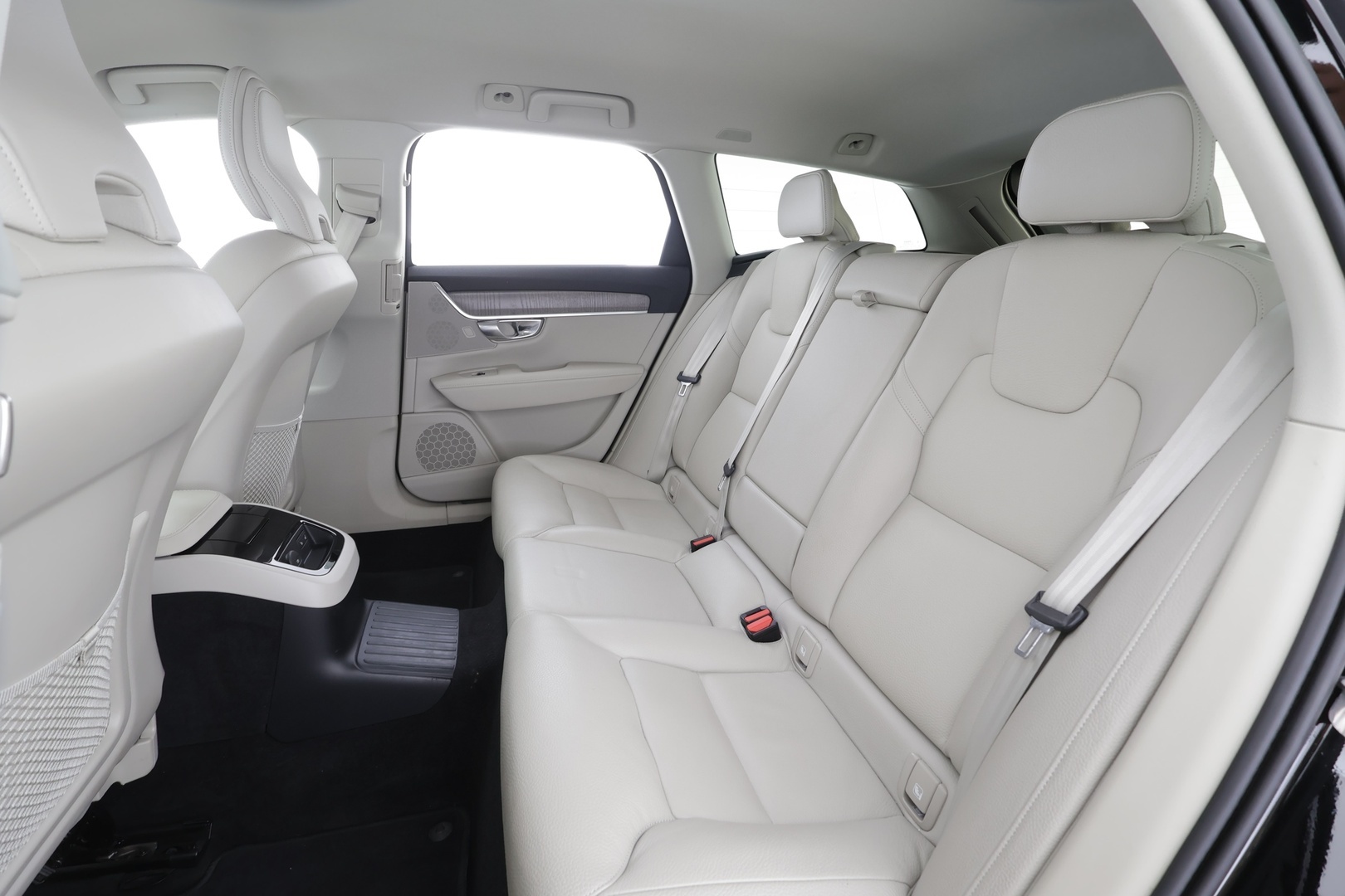 VOLVO V90 2023