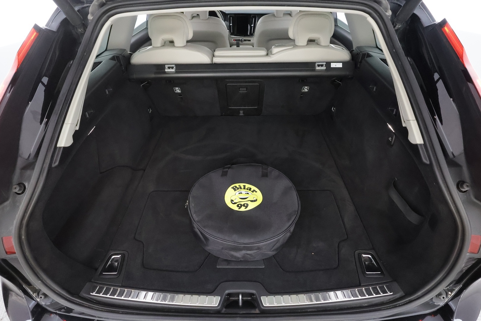 VOLVO V90 2023