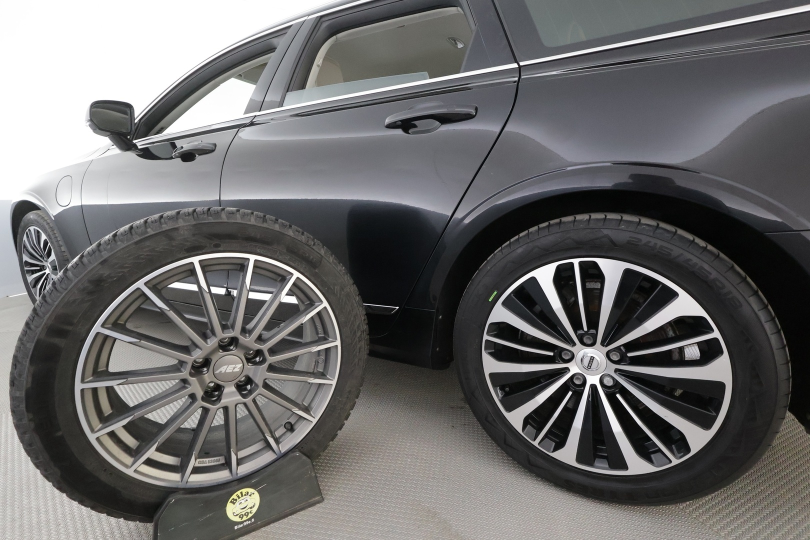 VOLVO V90 2023