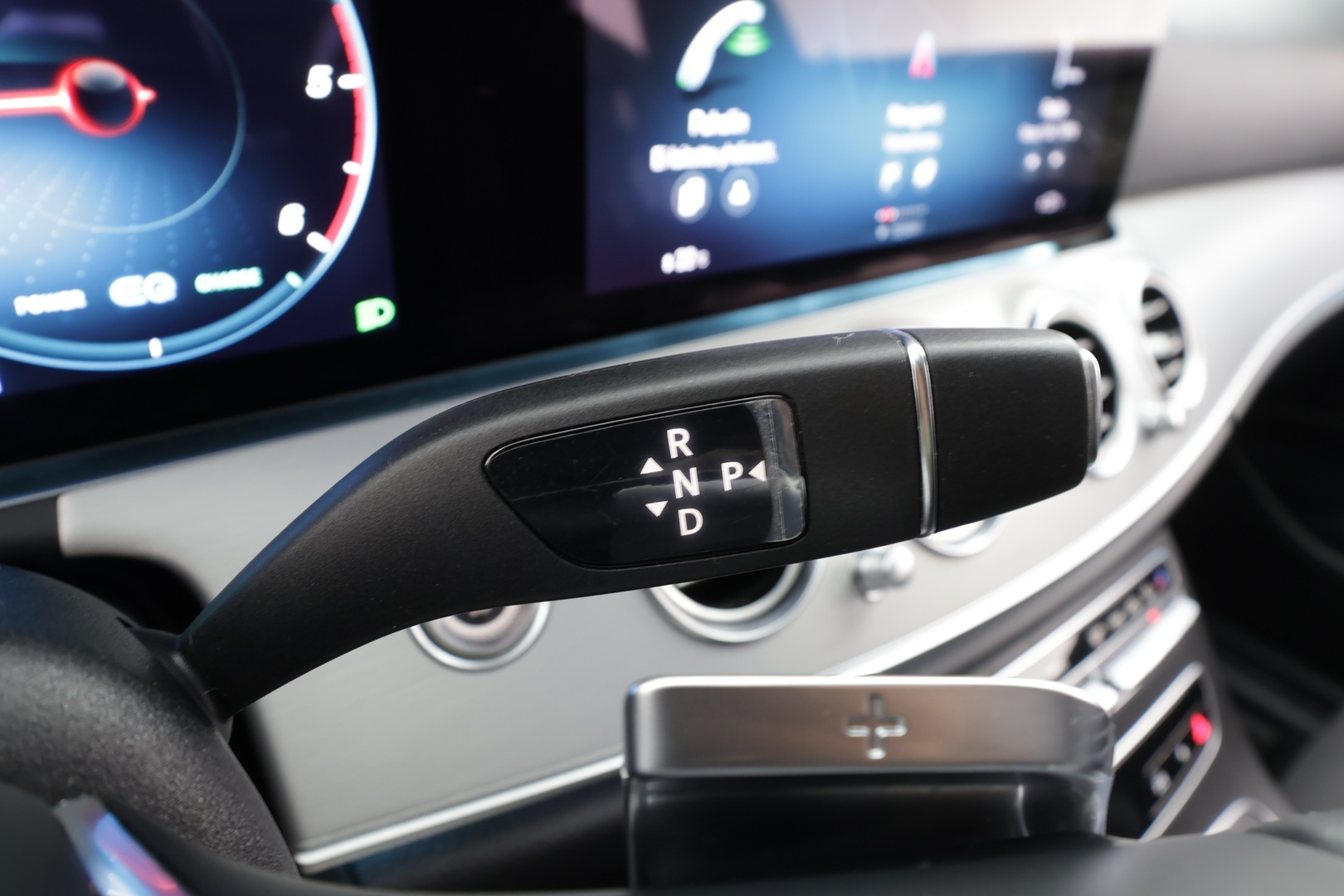 MERCEDES-BENZ E 2023