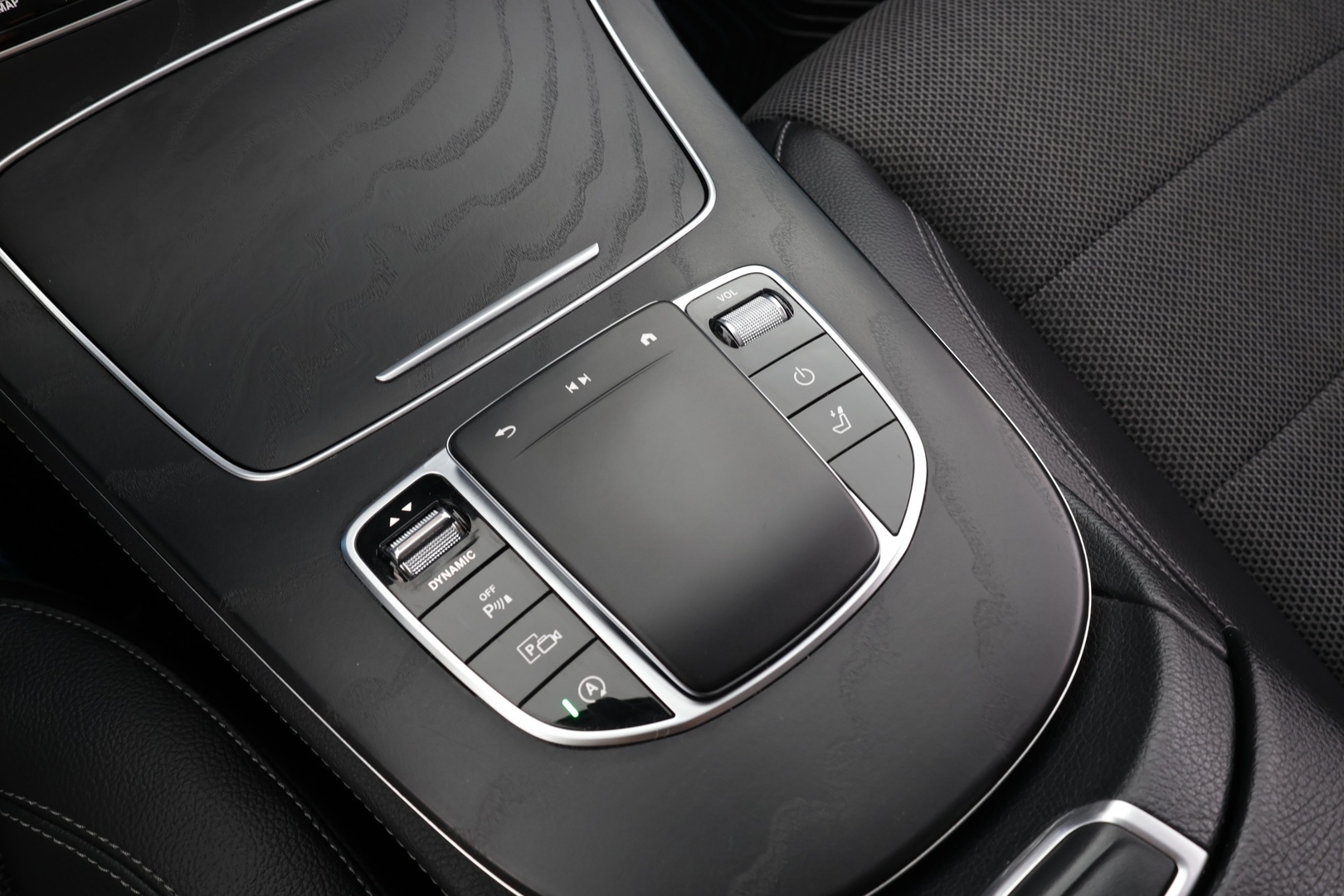 MERCEDES-BENZ E 2023