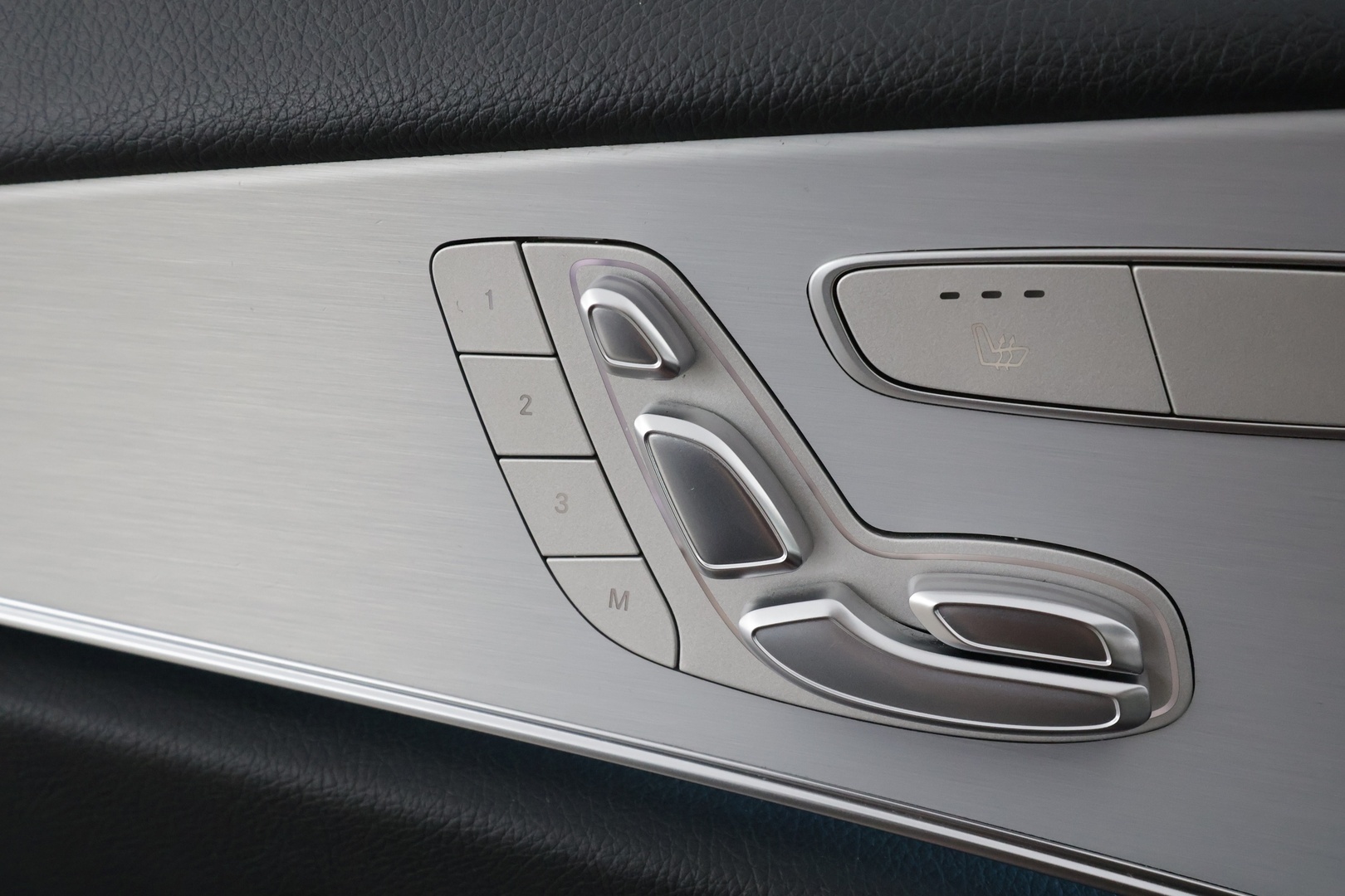 MERCEDES-BENZ E 2023