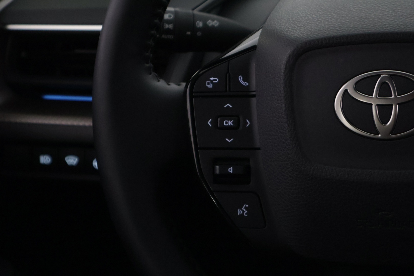 TOYOTA Prius Plug-in 2023