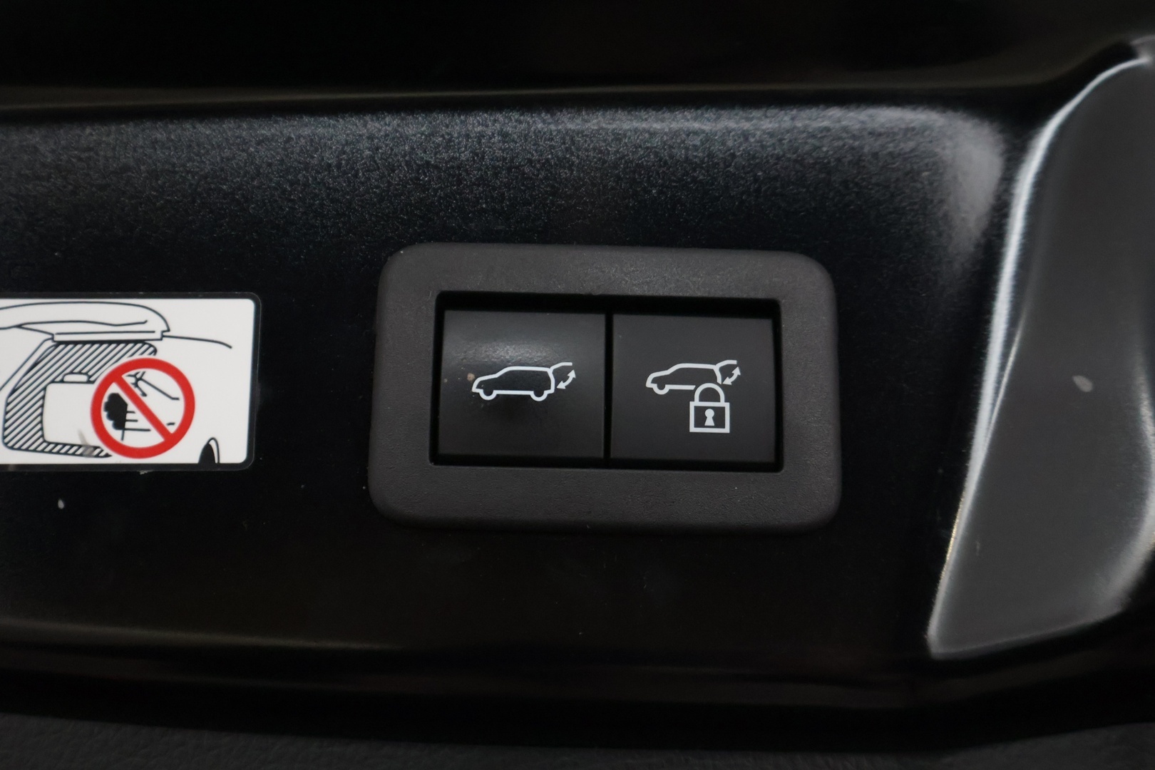 TOYOTA Prius Plug-in 2023