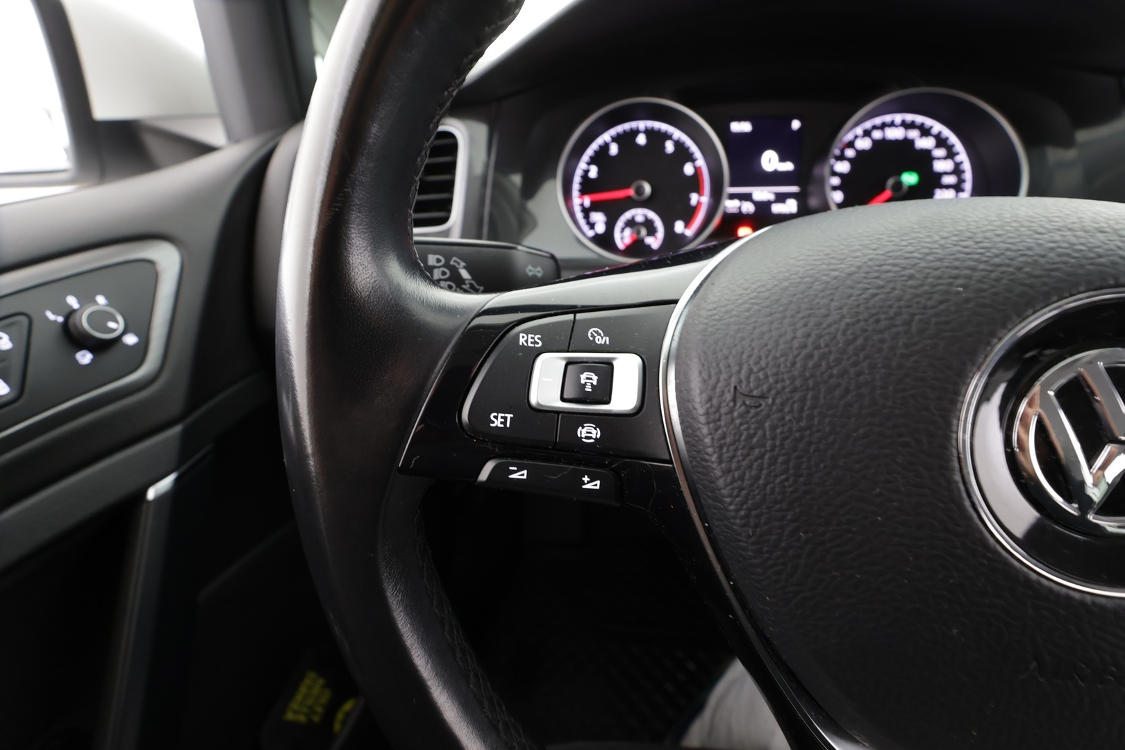 VOLKSWAGEN Golf 2020