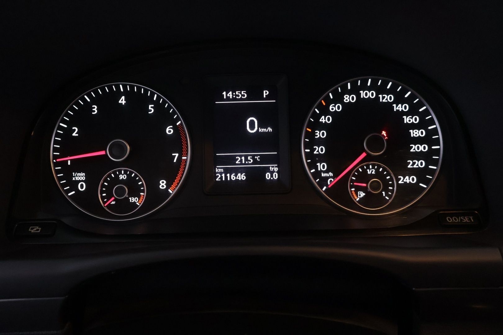 VOLKSWAGEN Touran 2012