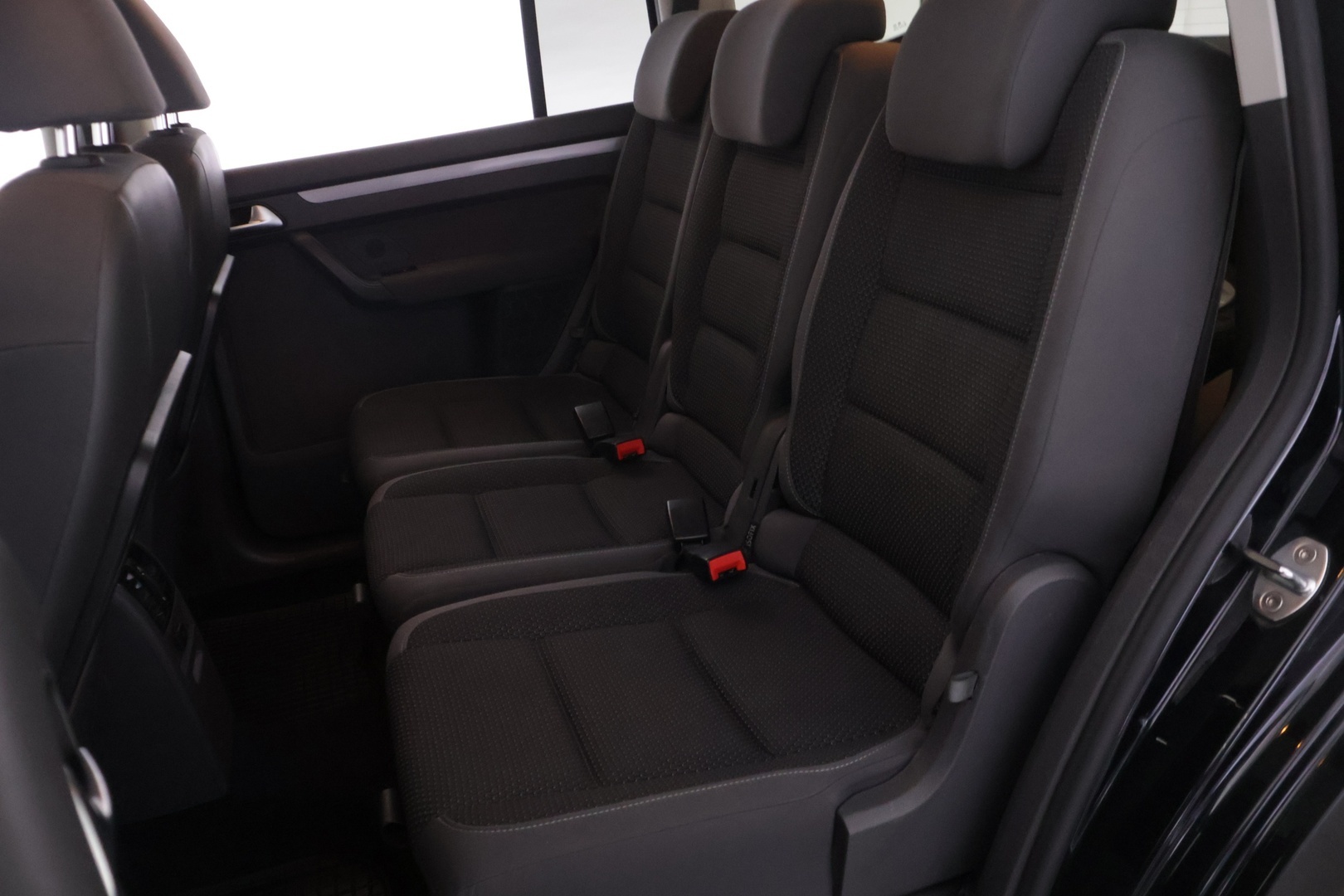 VOLKSWAGEN Touran 2012