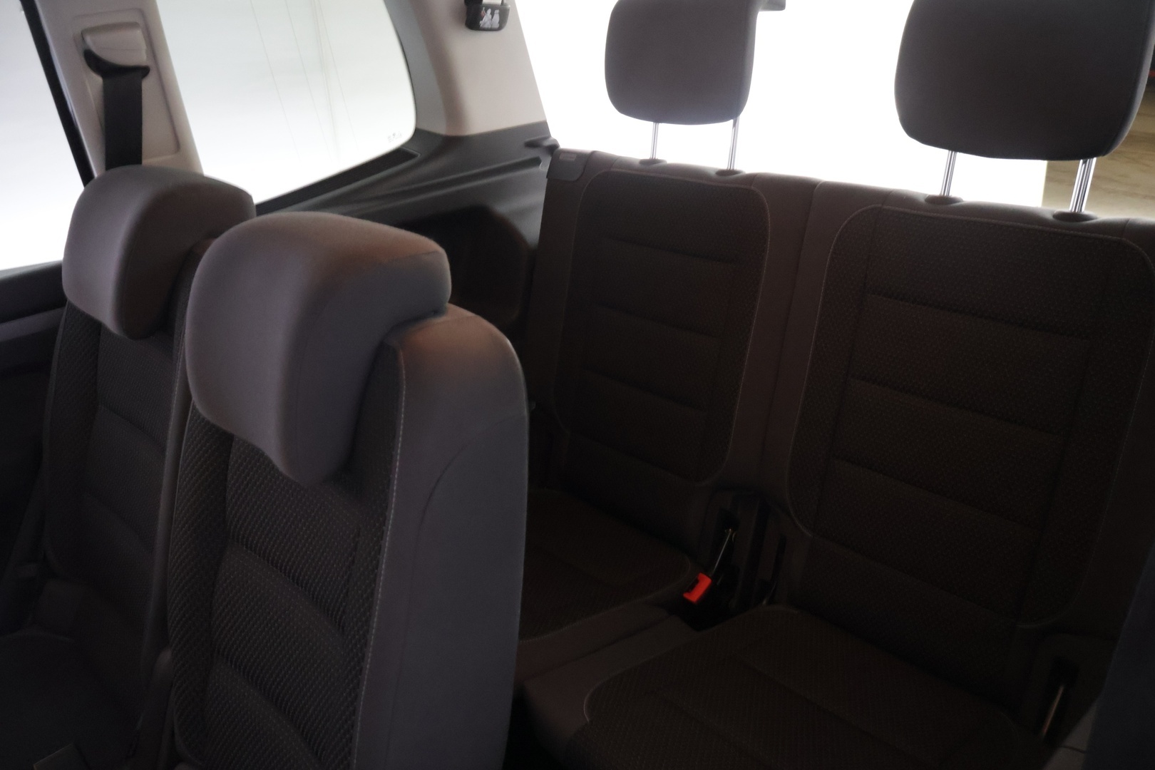 VOLKSWAGEN Touran 2012