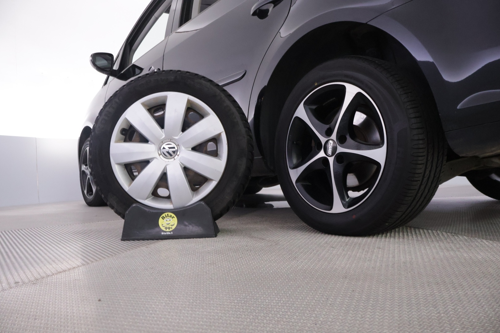 VOLKSWAGEN Touran 2012