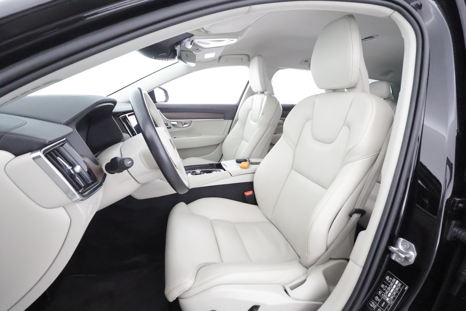 VOLVO V90 2021