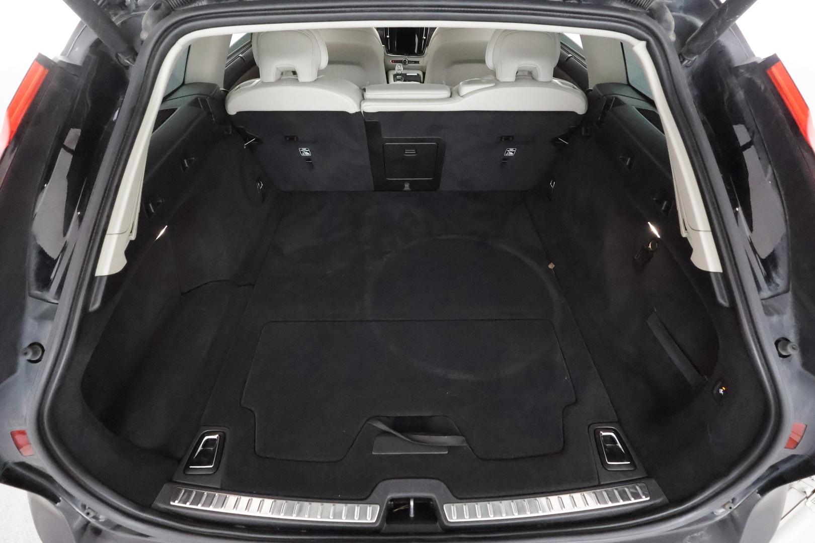 VOLVO V90 2021