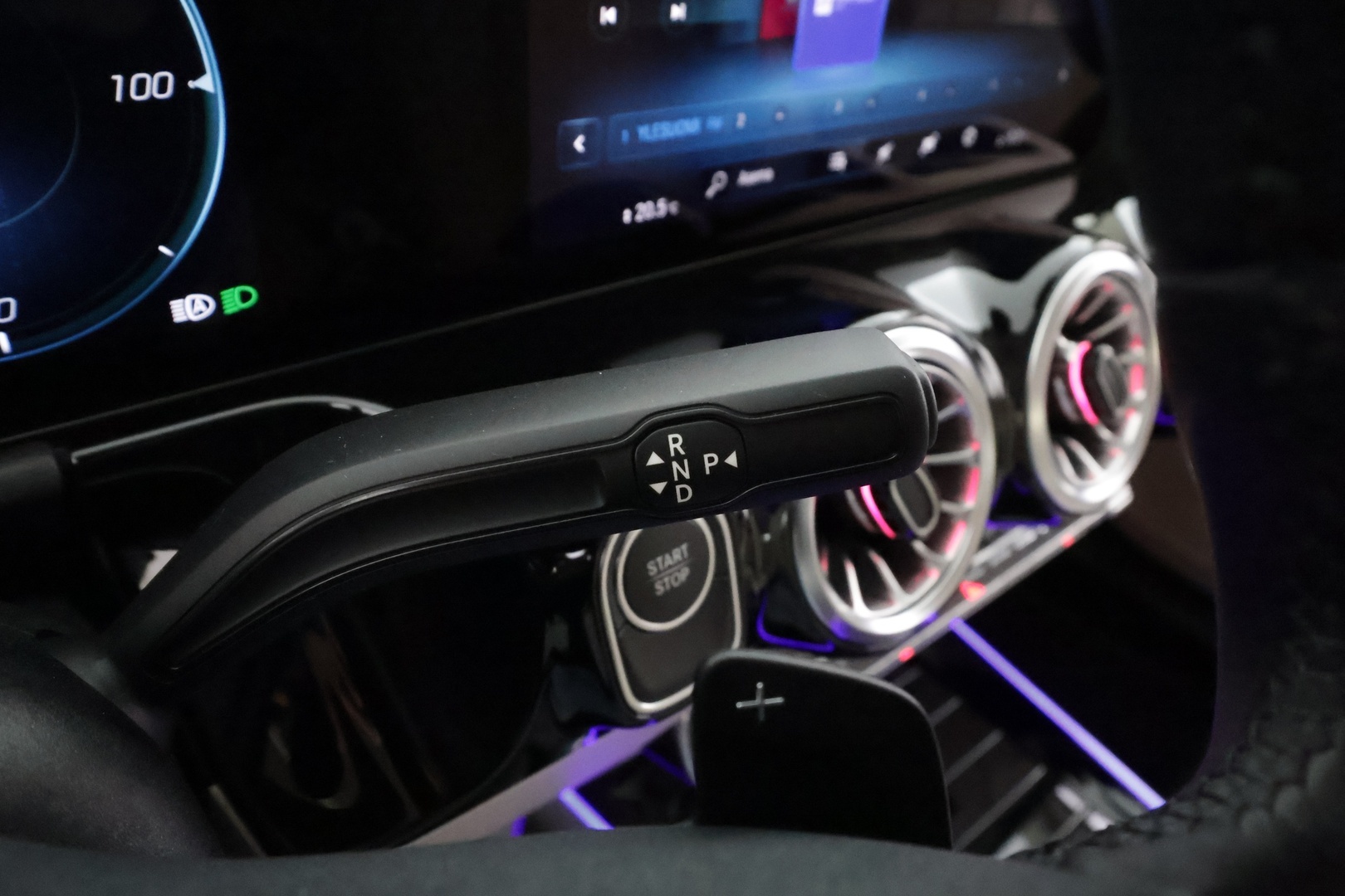 MERCEDES-BENZ EQA 2024