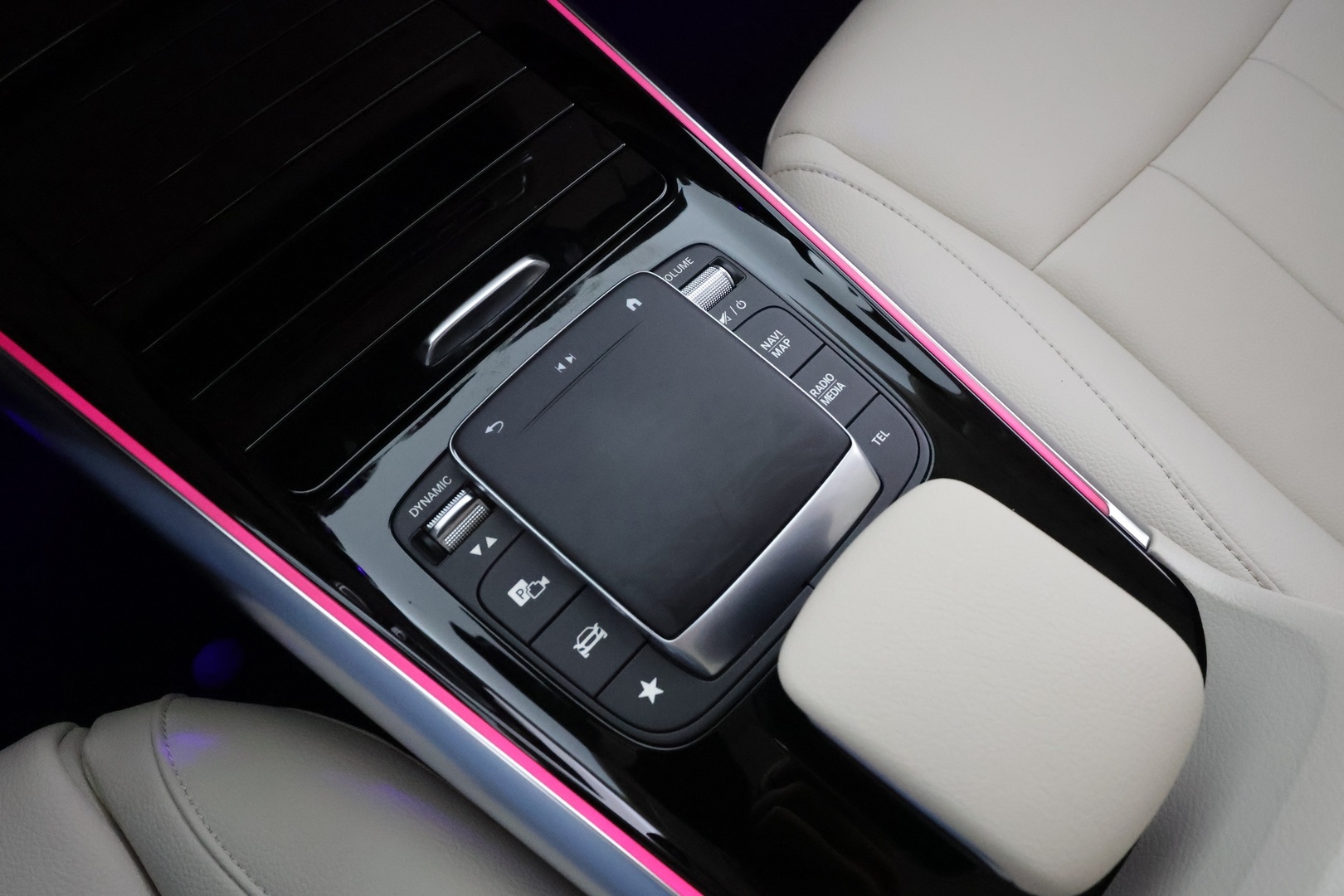 MERCEDES-BENZ EQA 2024