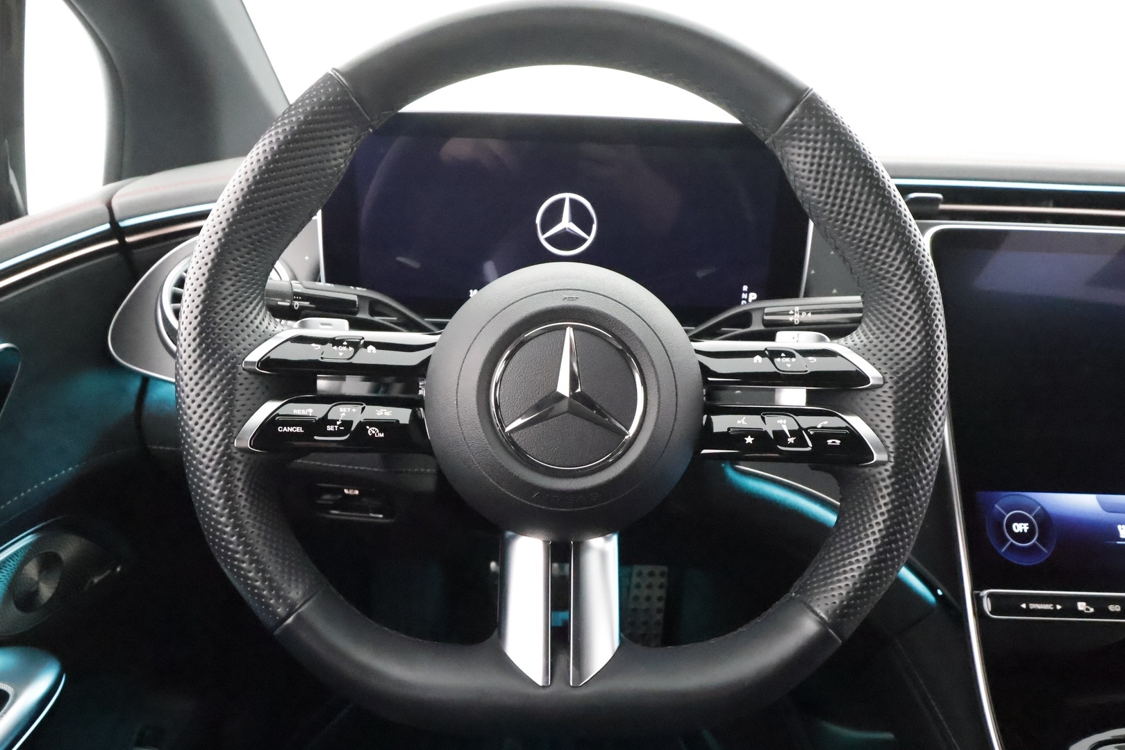 MERCEDES-BENZ EQE 2022