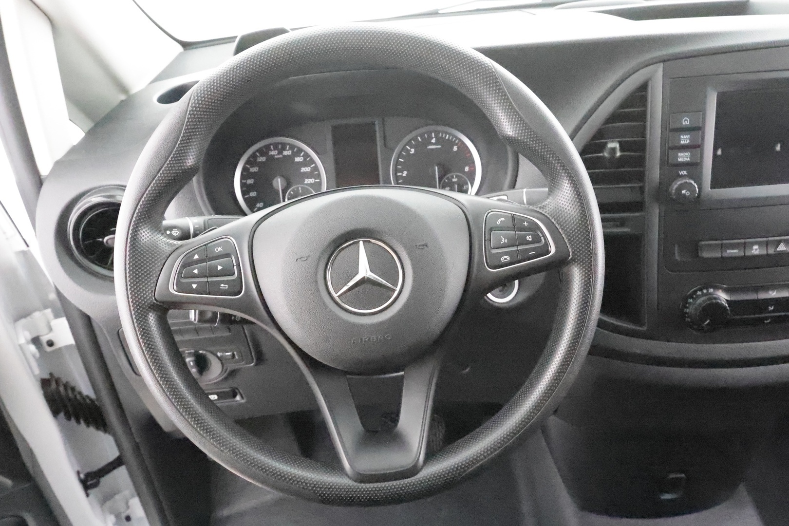 MERCEDES-BENZ VITO 2024