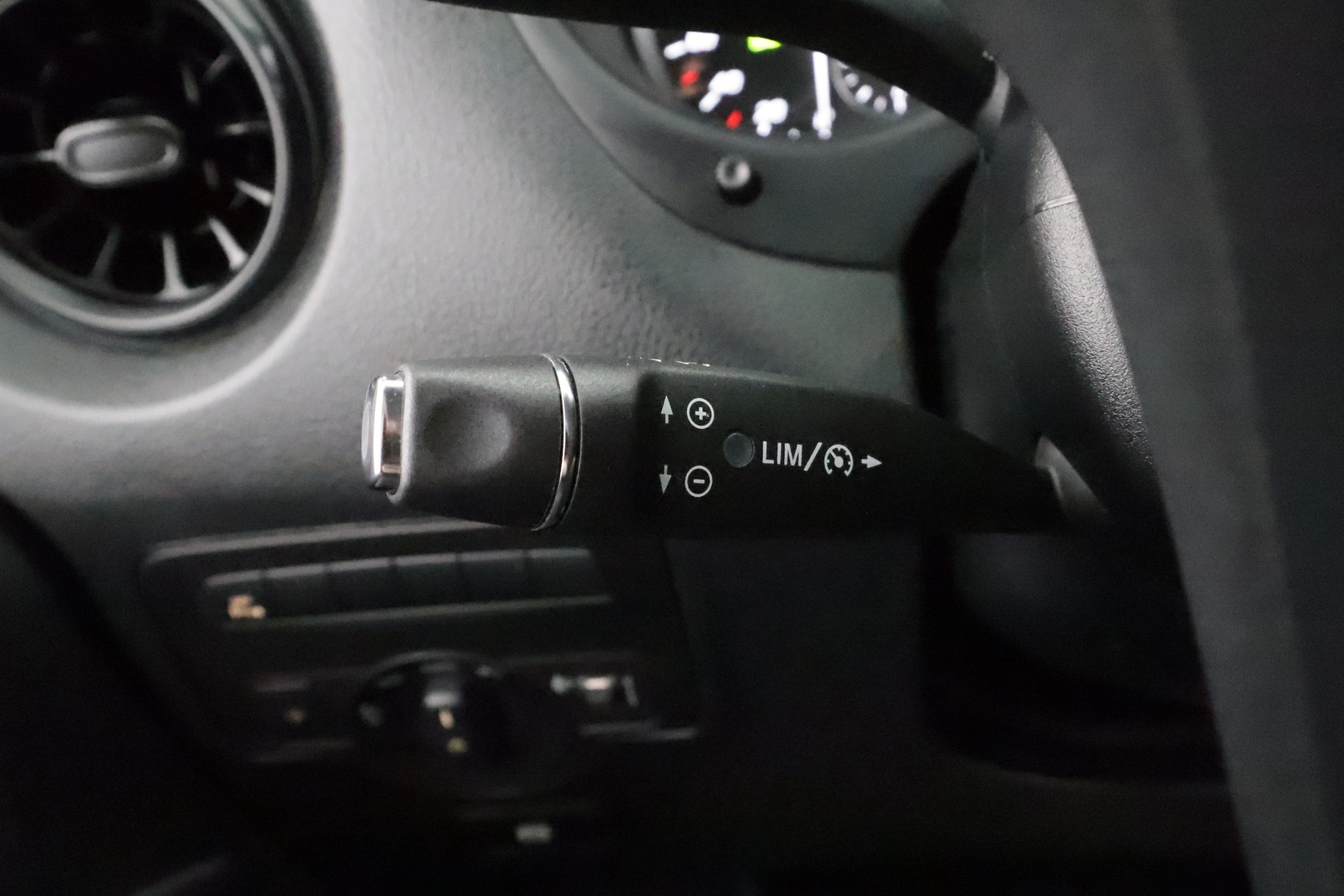 MERCEDES-BENZ VITO 2024