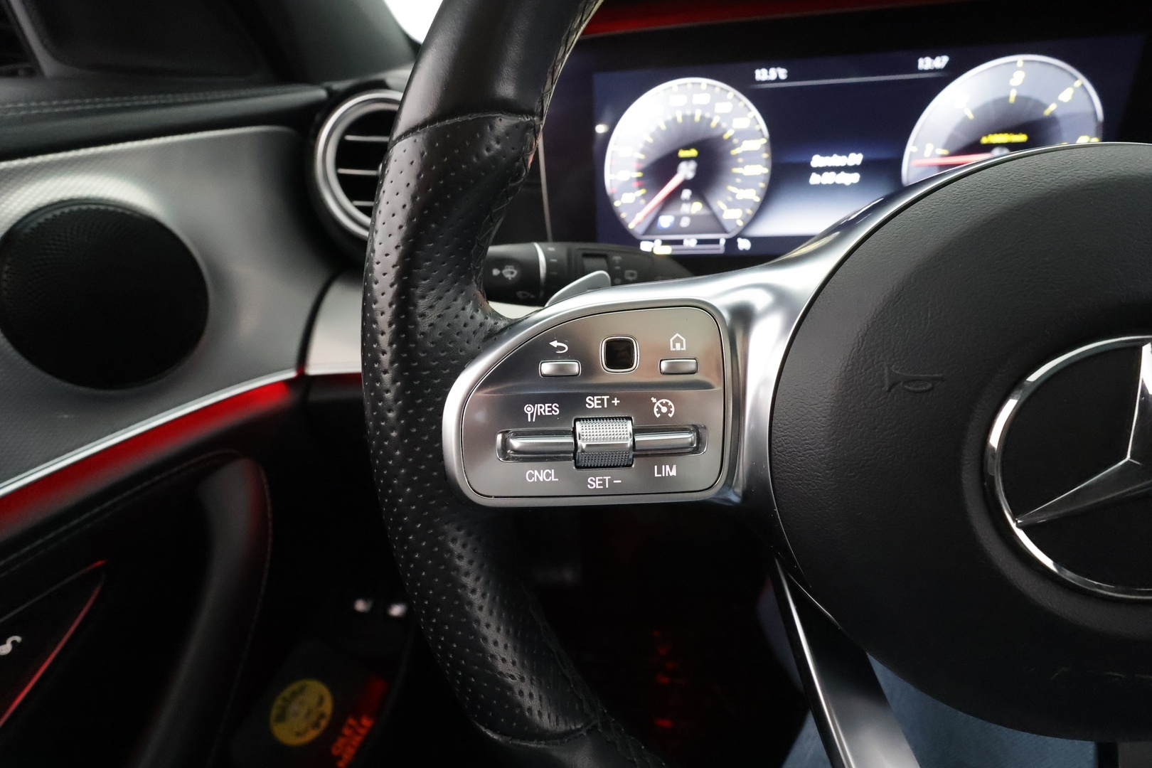 MERCEDES-BENZ E 2019