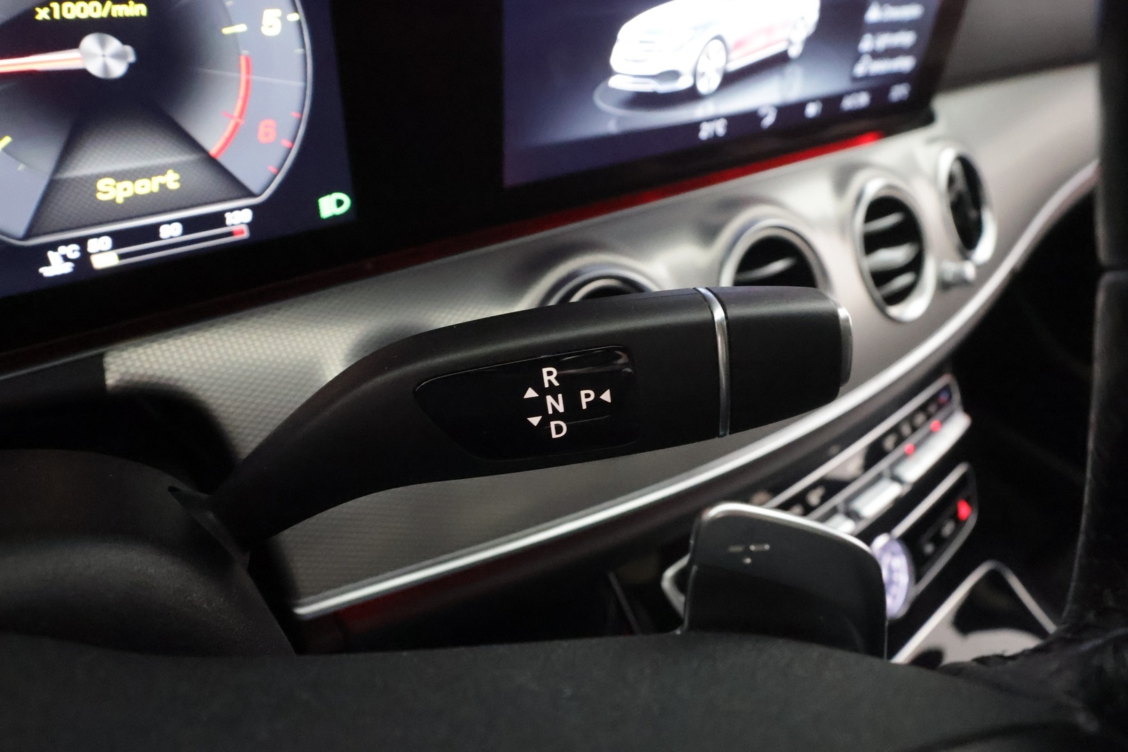 MERCEDES-BENZ E 2019