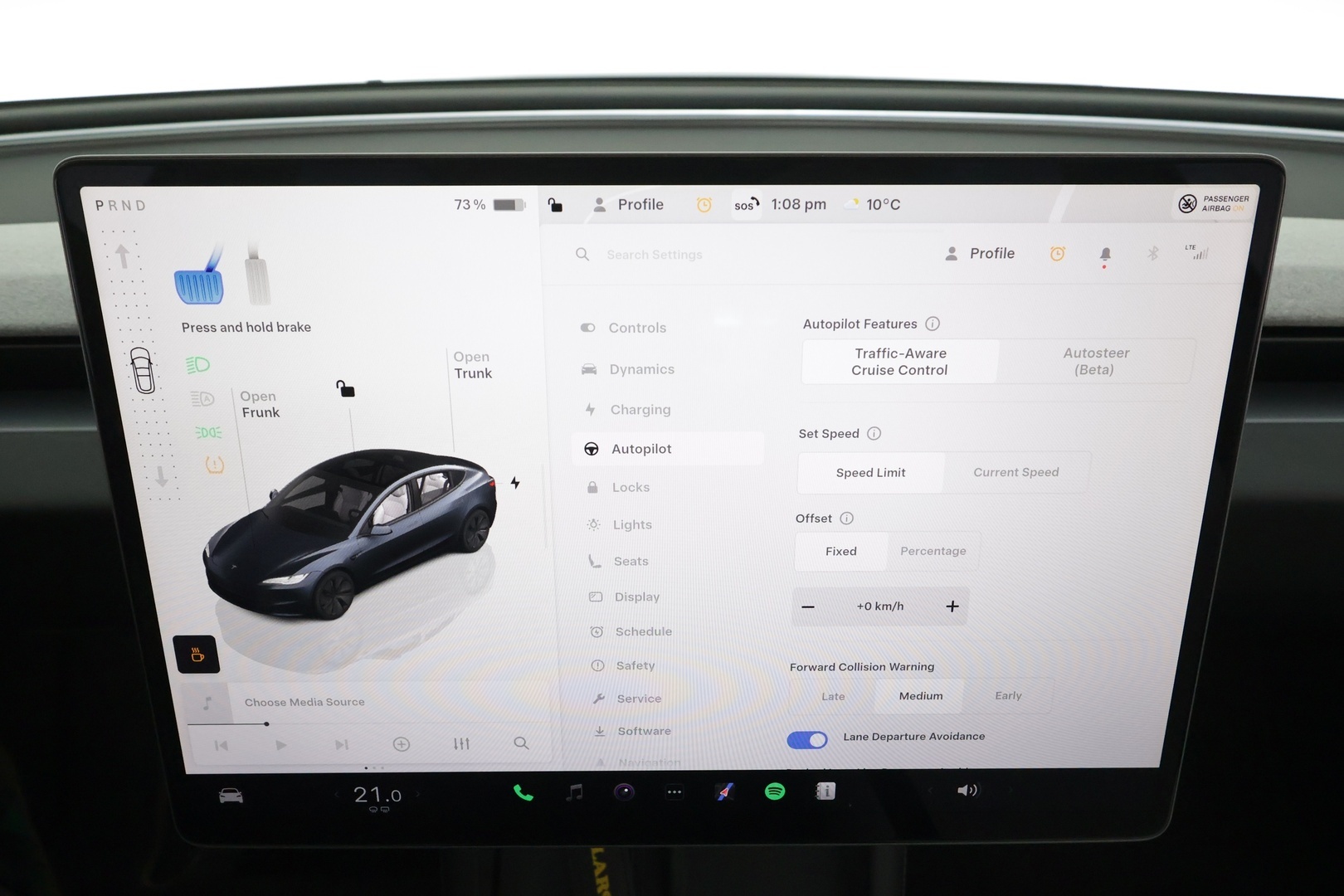 TESLA MODEL 3 2024
