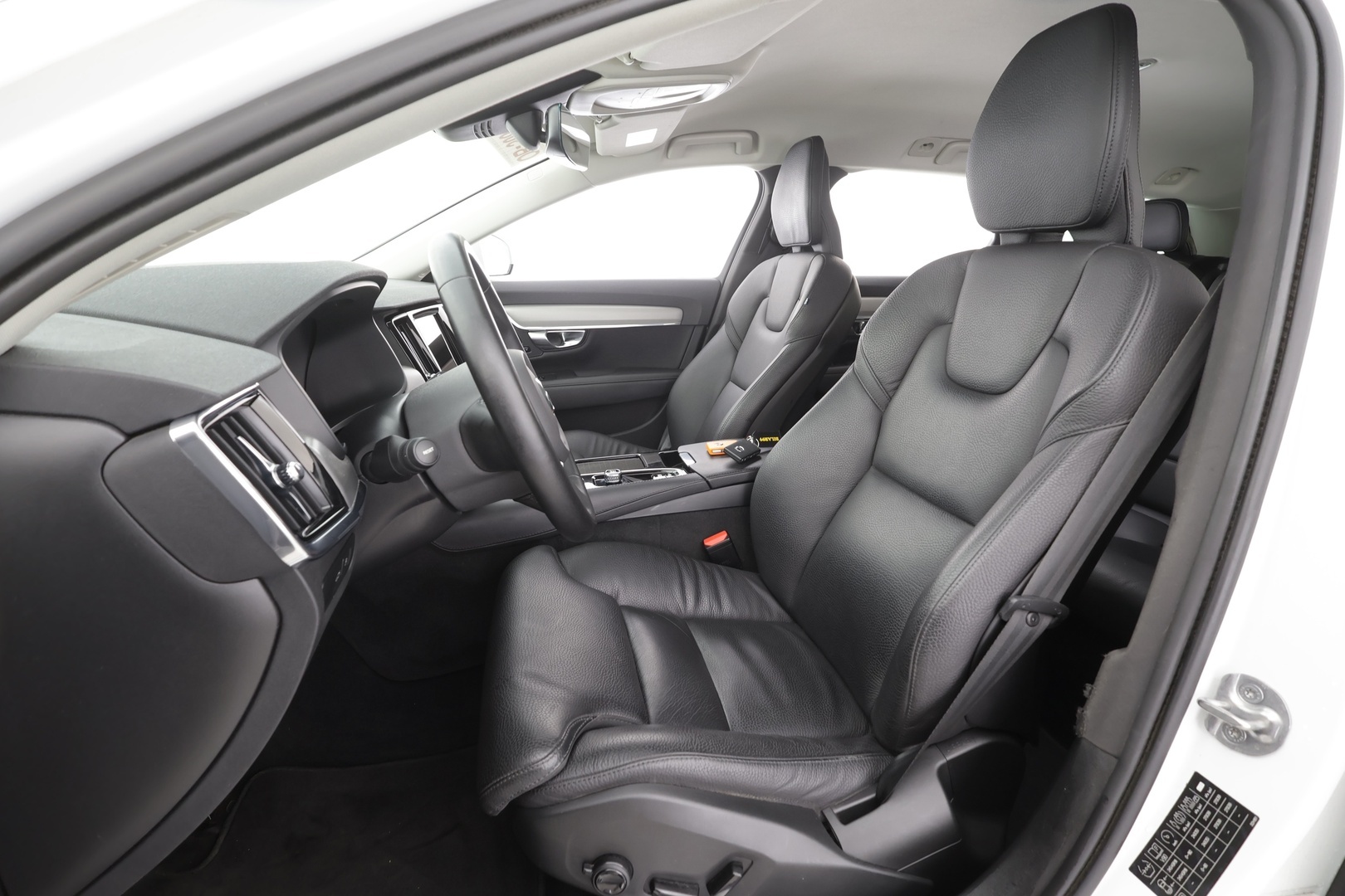 VOLVO V90 2023