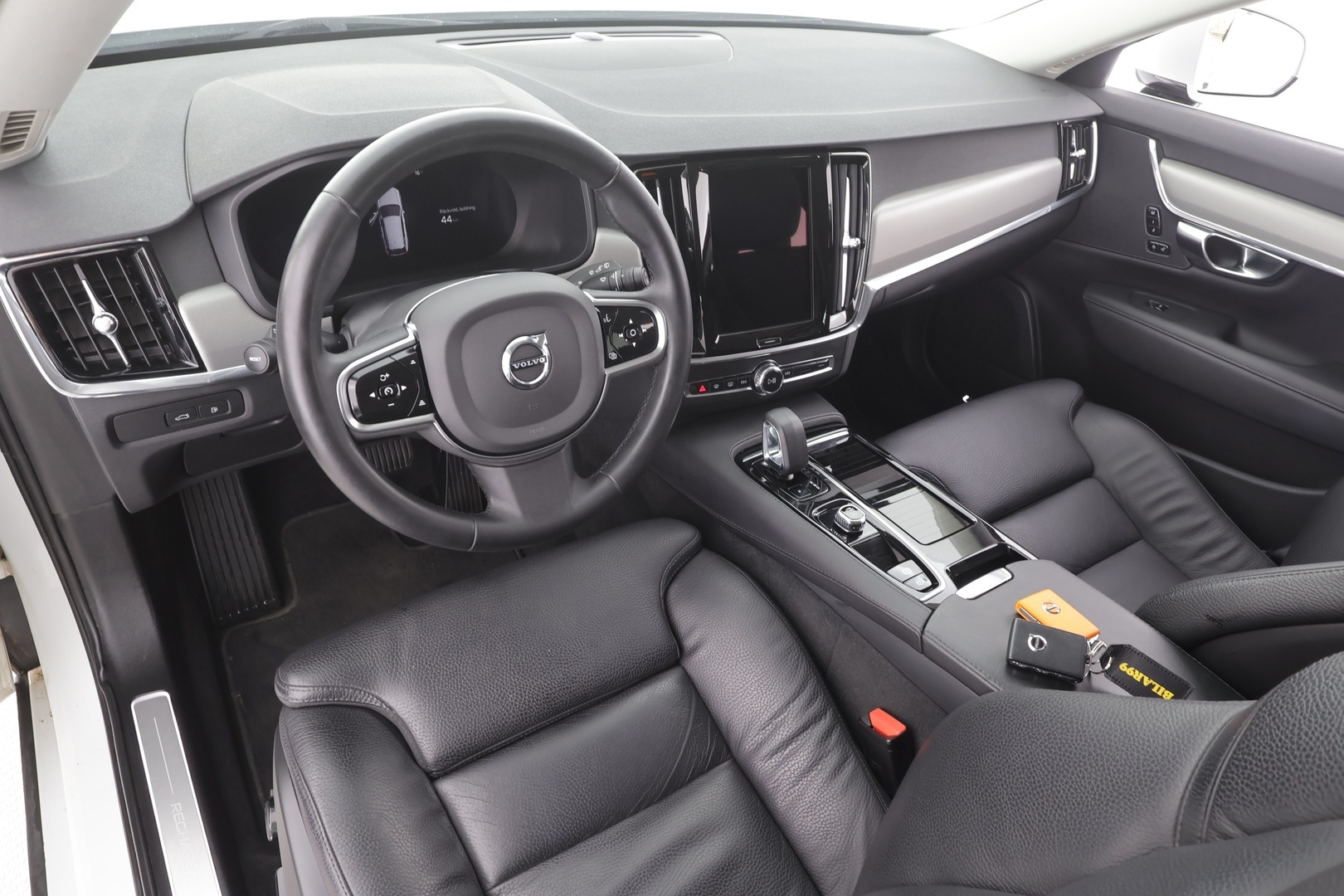 VOLVO V90 2023