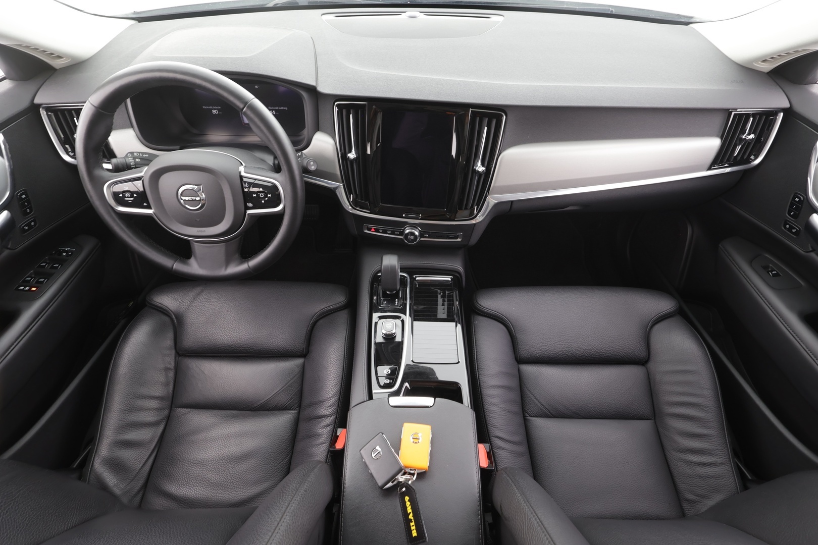 VOLVO V90 2023