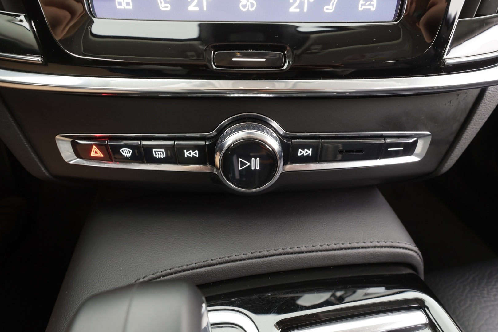 VOLVO V90 2023