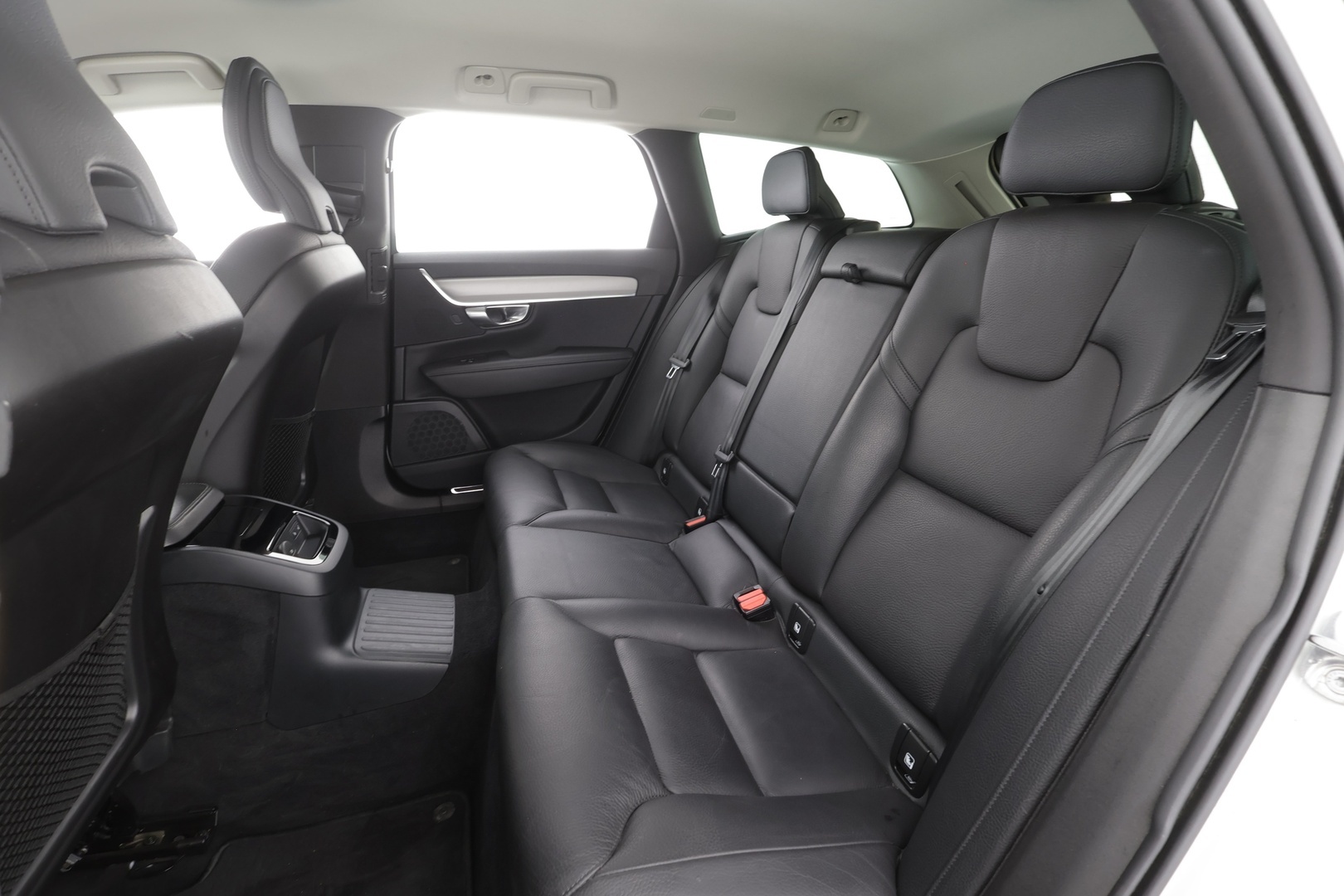VOLVO V90 2023